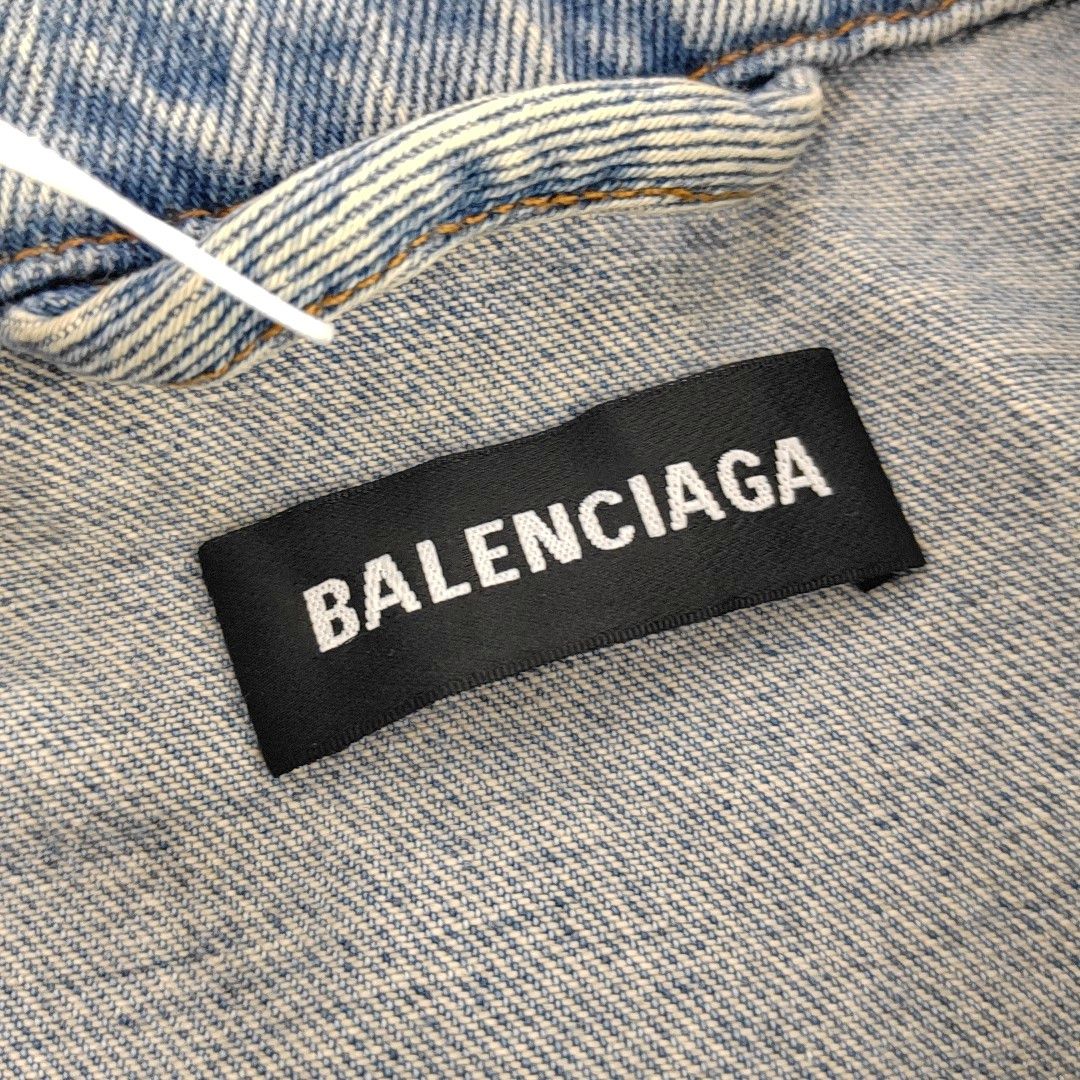 Balenciaga Balenciaga Multilingual Logo Denim Jacket Size 46 Size US S / EU 44-46 / 1 - 6 Thumbnail