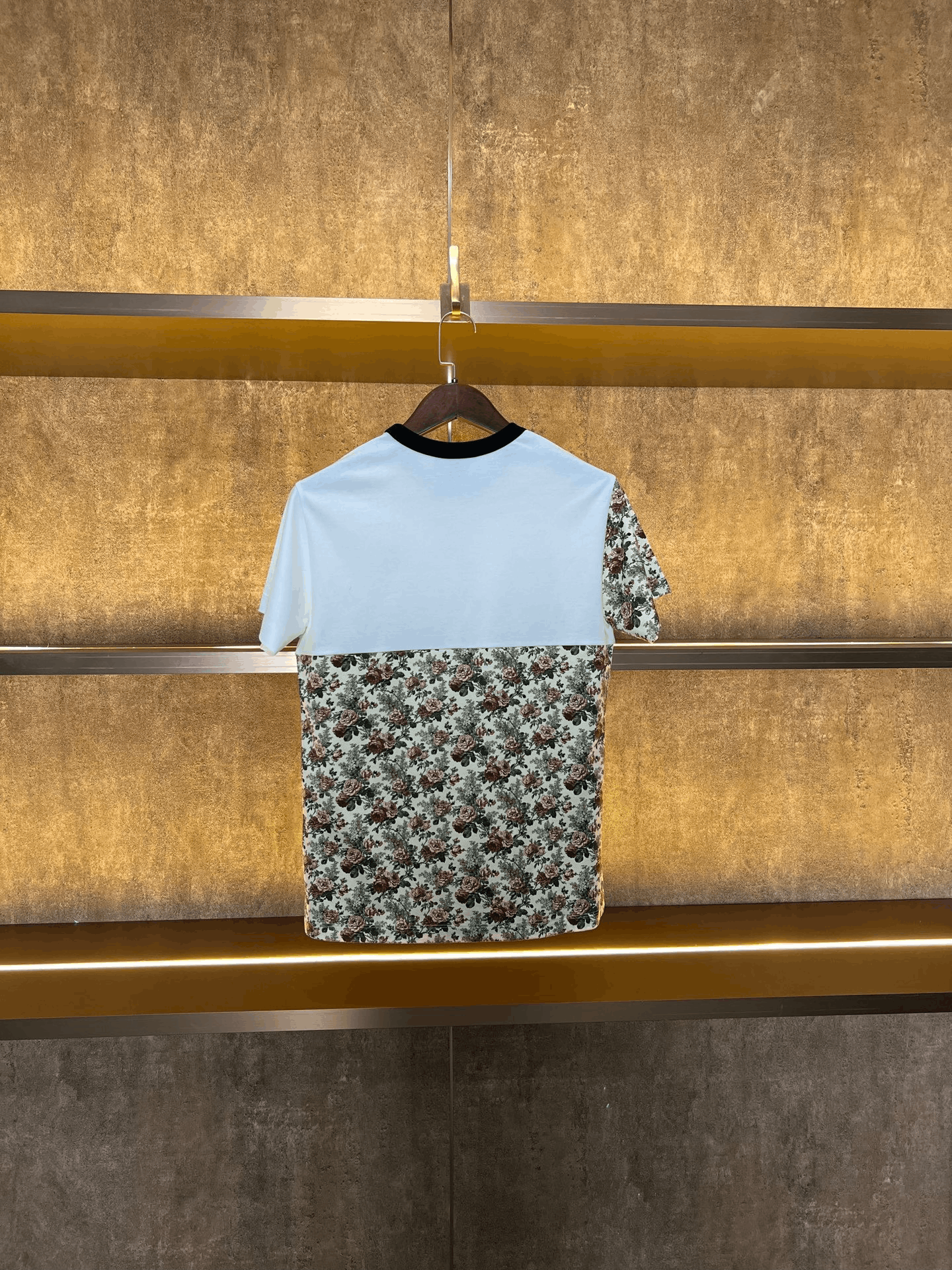 Louis Vuitton Louis Vuitton Floral Short-Sleeve Size M / US 6-8 / IT 42-44 - 2 Thumbnail