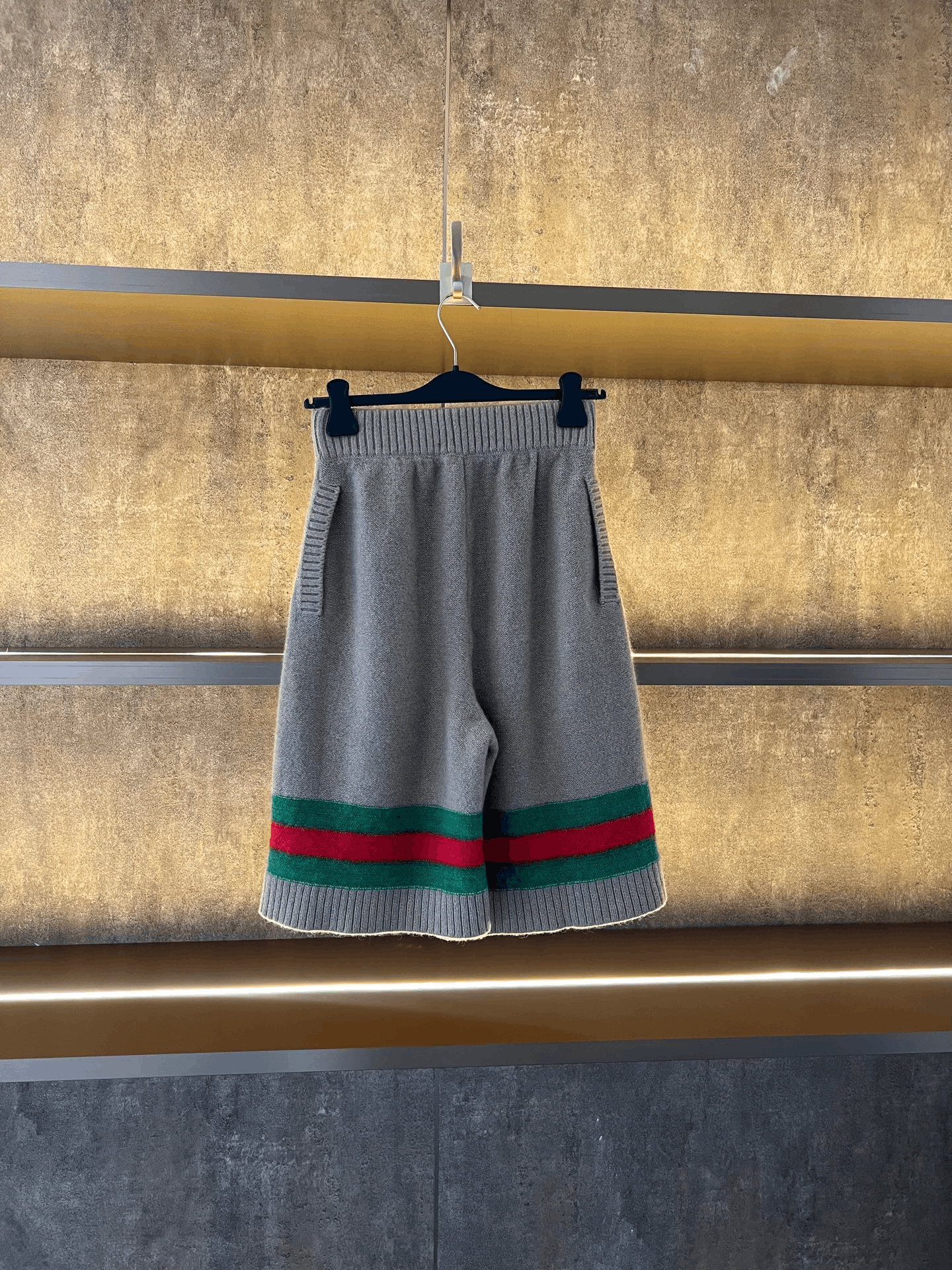 Gucci Gucci Wool Shorts Size 26" / US 2 / IT 38 - 2 Thumbnail