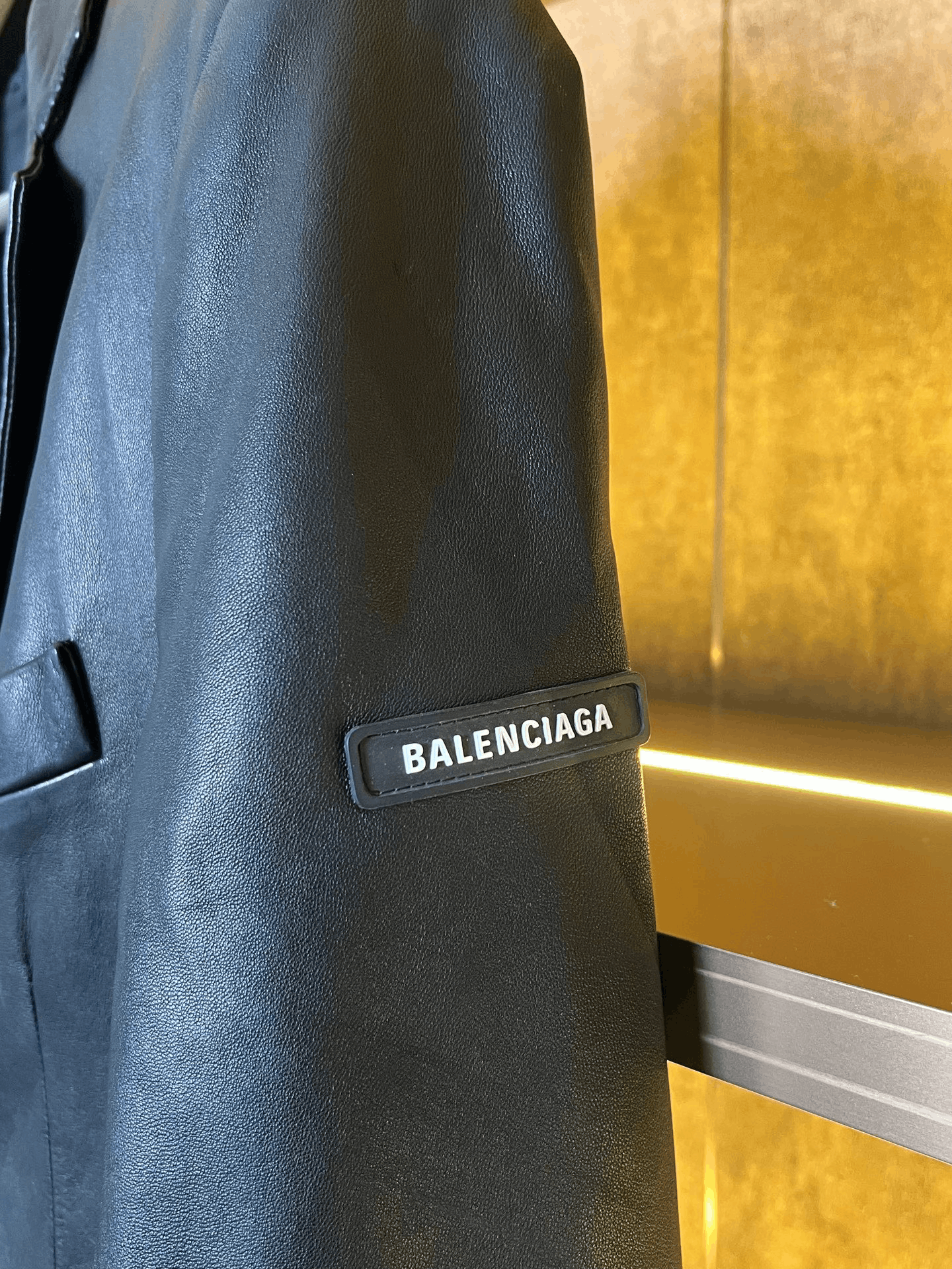 Balenciaga Balenciaga Sleeve Logo Sheepskin Blazer Size XXS / US 00 / IT 34 - 3 Thumbnail