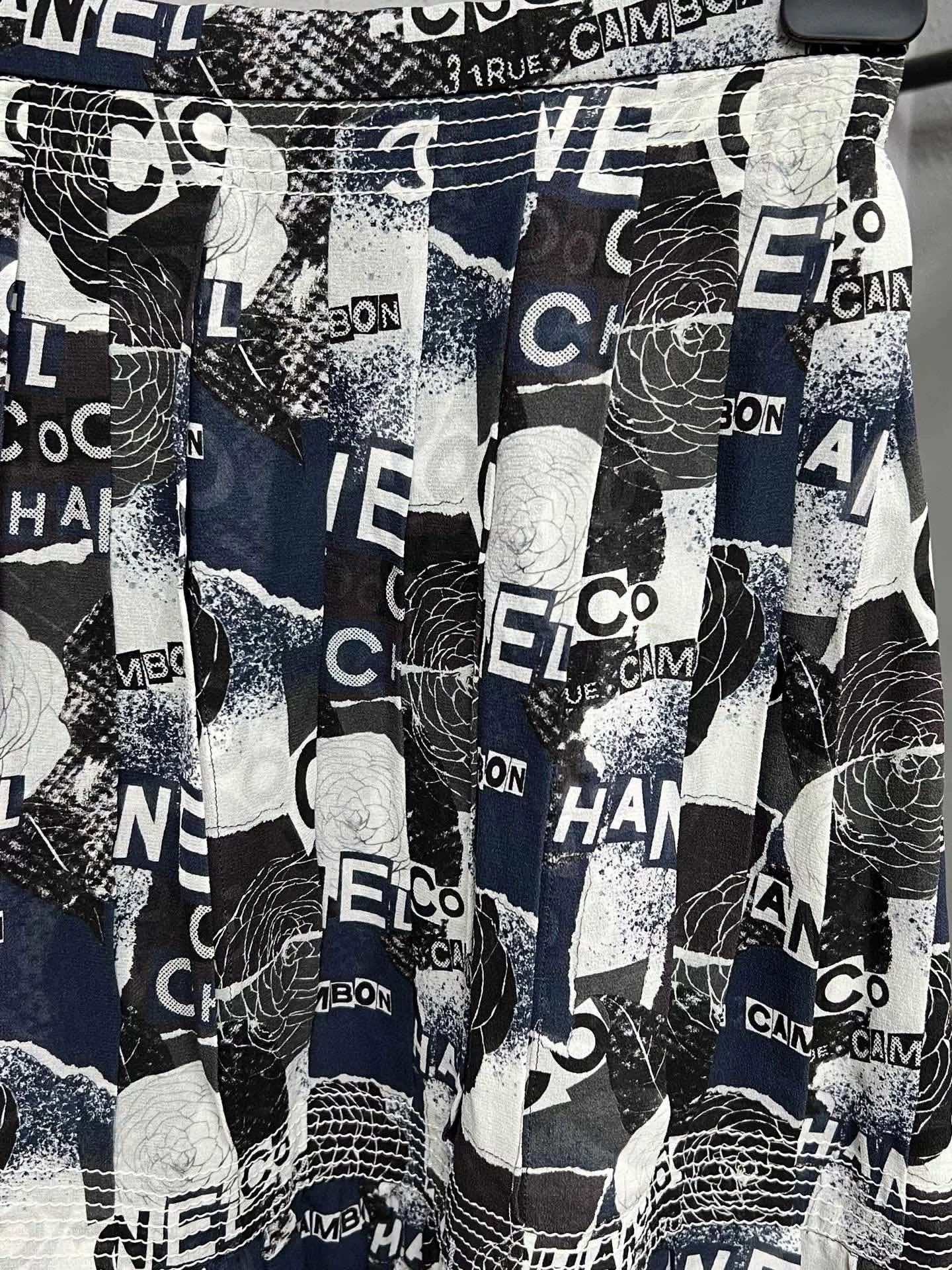 Chanel Chanel Graffiti Knit Skirt Size 38" / US 16 / IT 52 - 2 Thumbnail
