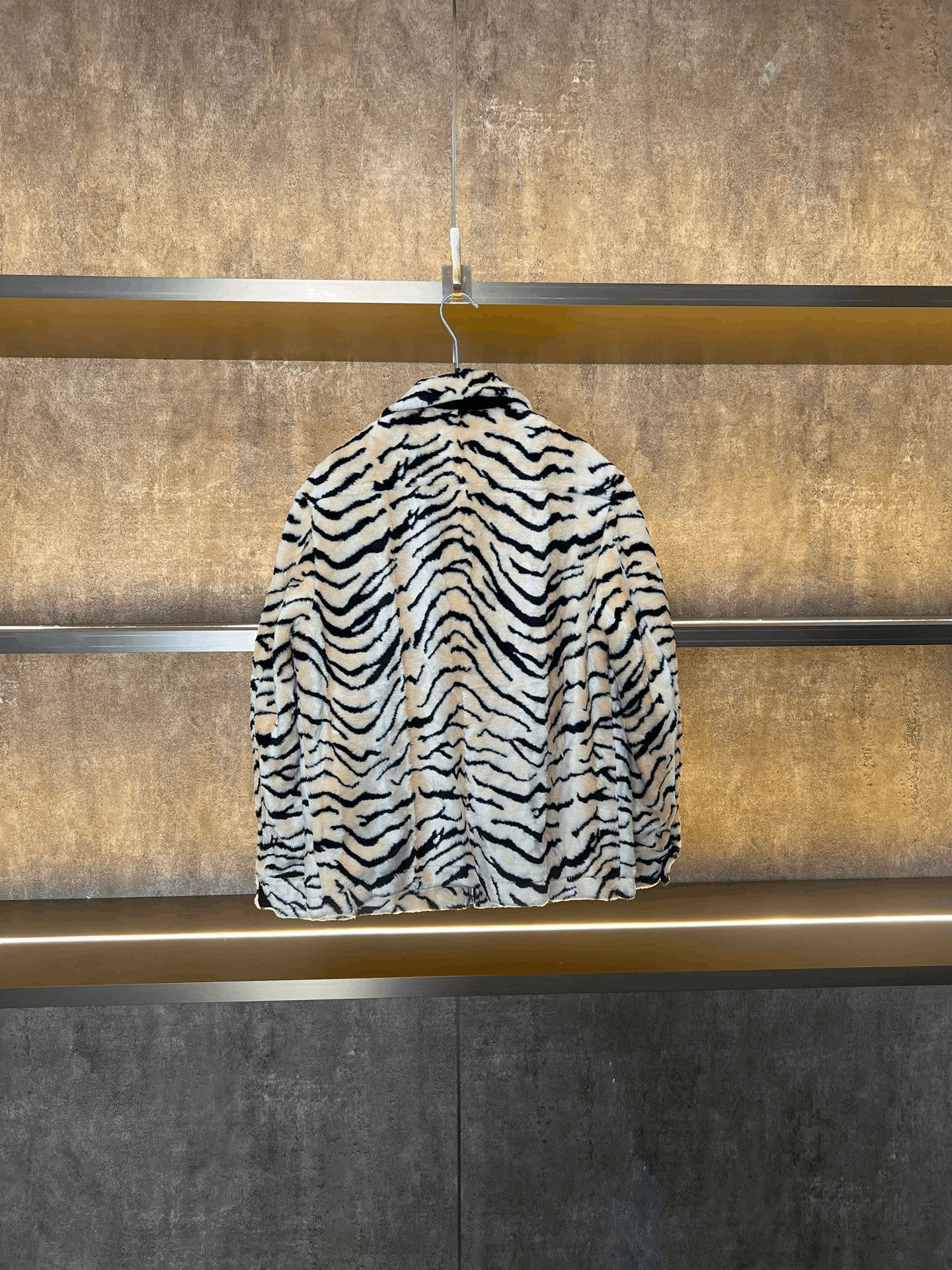 WE11DONE We11done Tiger Stripe Fur Coat Size XS / US 0-2 / IT 36-38 - 2 Thumbnail