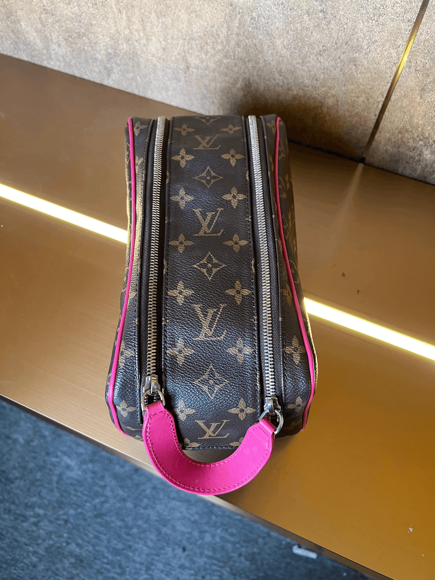Louis Vuitton Louis Vuitton Monogram Rose Makeup Bag Size ONE SIZE - 3 Thumbnail