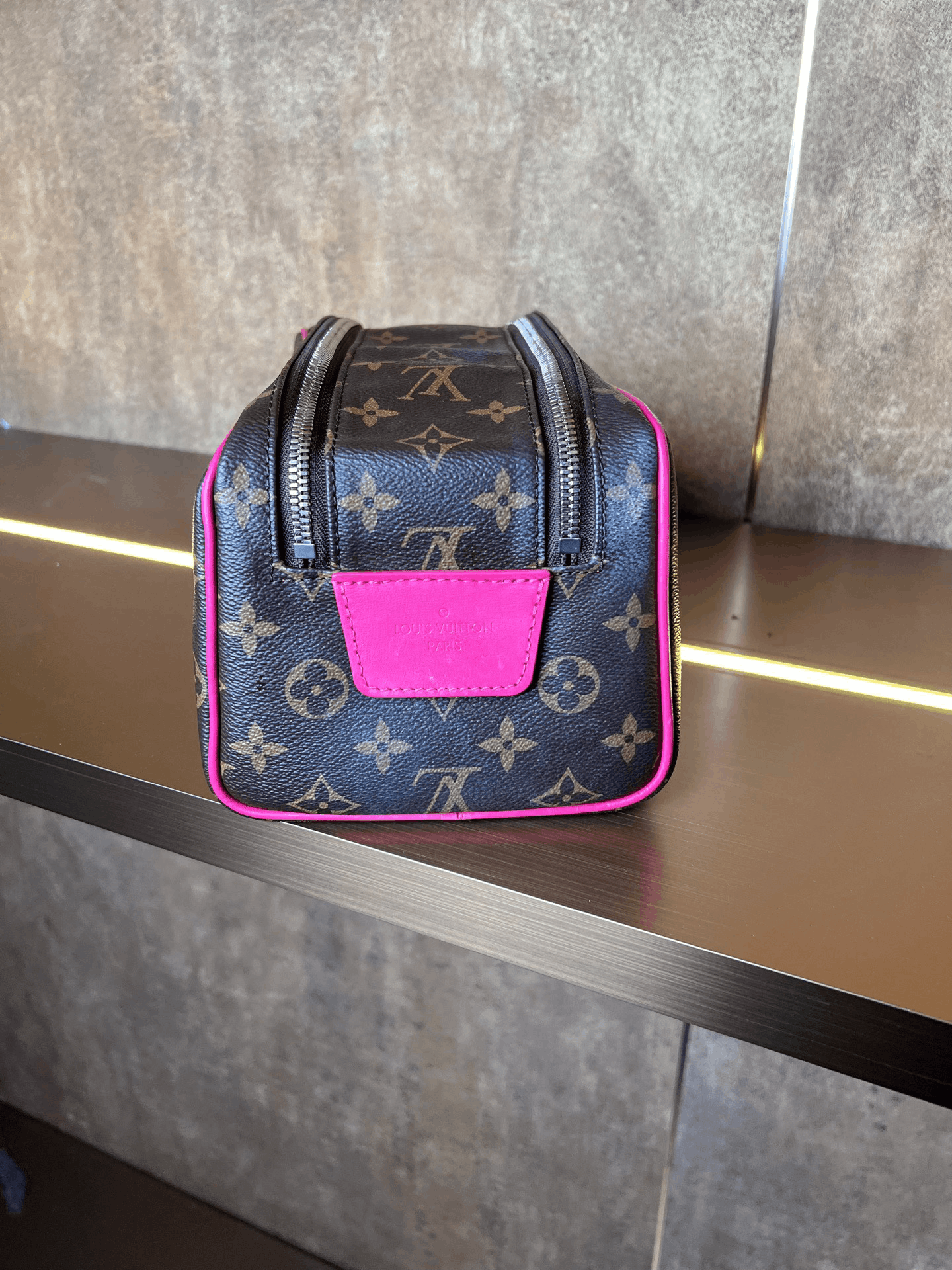 Louis Vuitton Louis Vuitton Monogram Rose Makeup Bag Size ONE SIZE - 4 Thumbnail