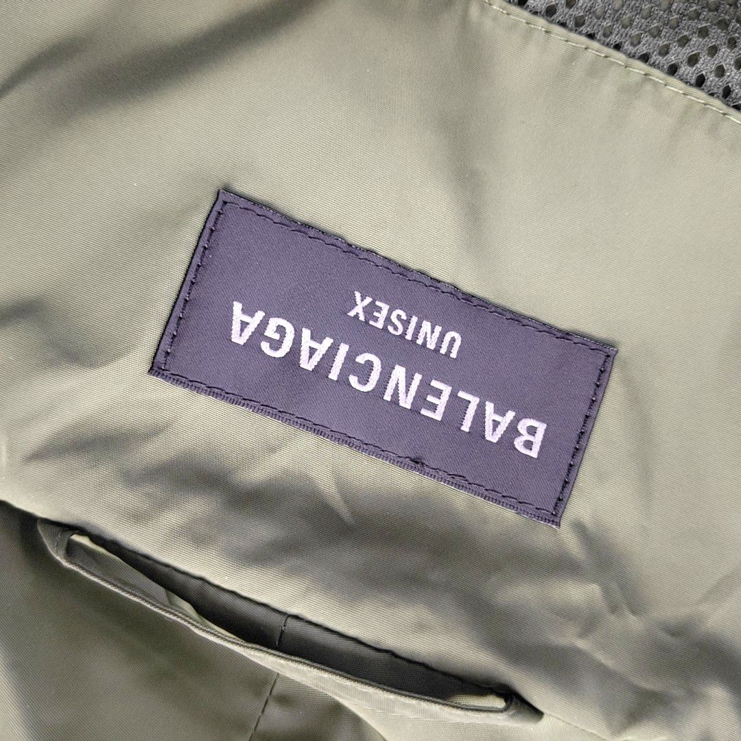 Balenciaga Balenciaga Logo Back Hooded Windbreaker Size L Size US L / EU 52-54 / 3 - 6 Thumbnail