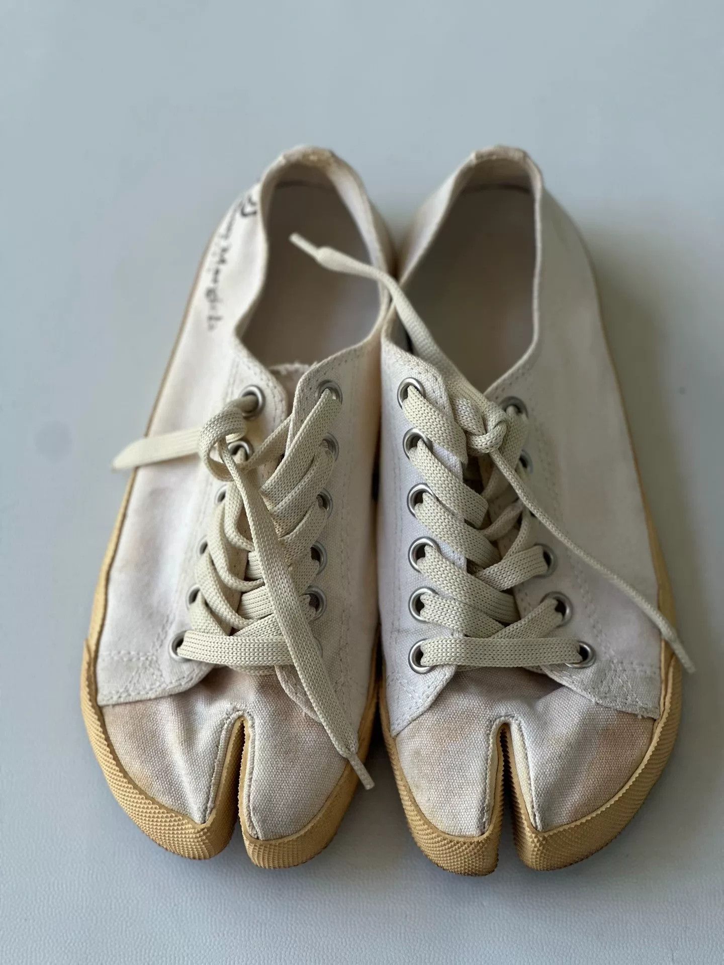 Maison Margiela Maison Margiela White Tabi Canvas Shoes Size US 5 / IT 35 - 2 Thumbnail
