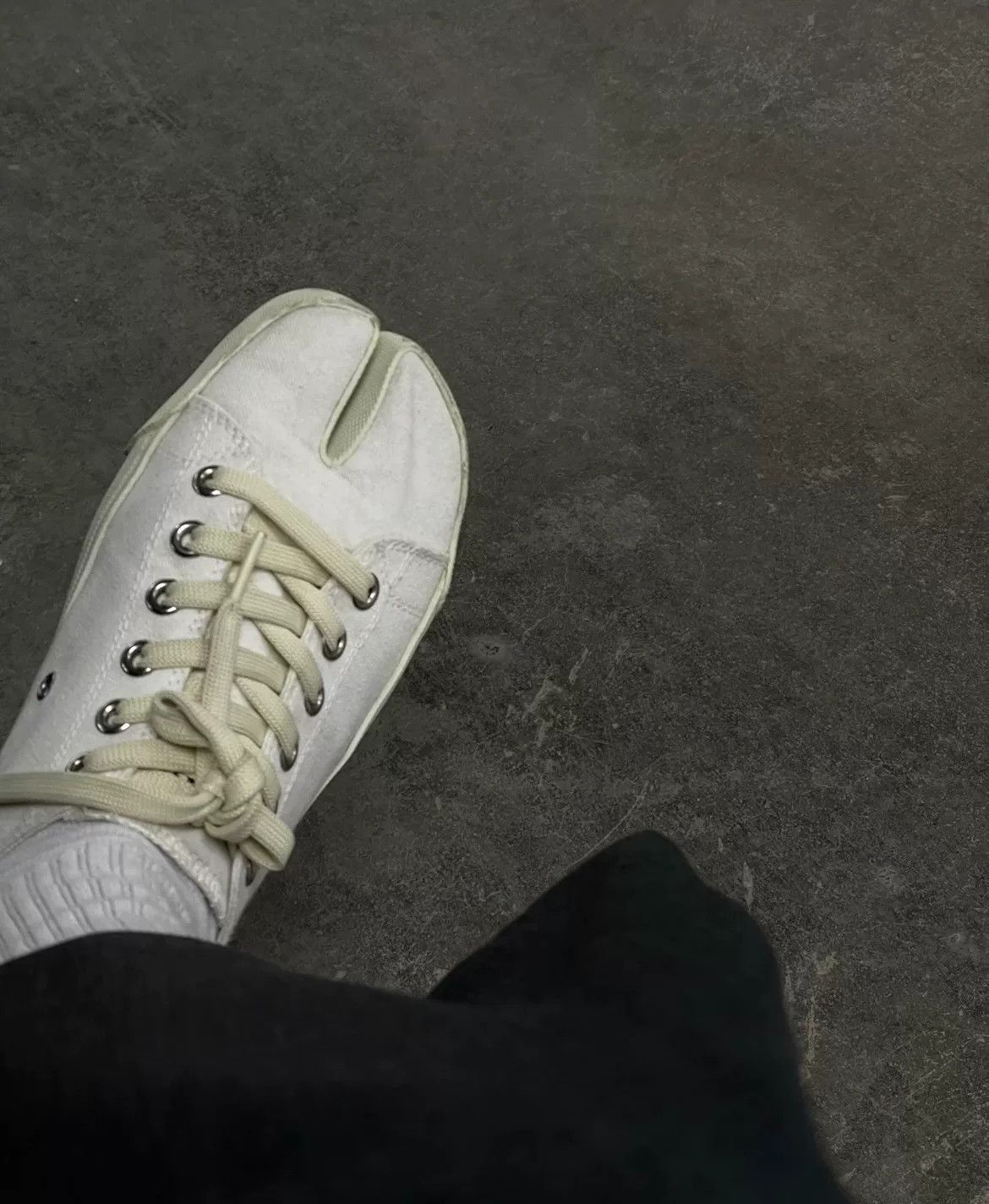 Maison Margiela Maison Margiela White Tabi Canvas Shoes Size US 5 / IT 35 - 4 Thumbnail