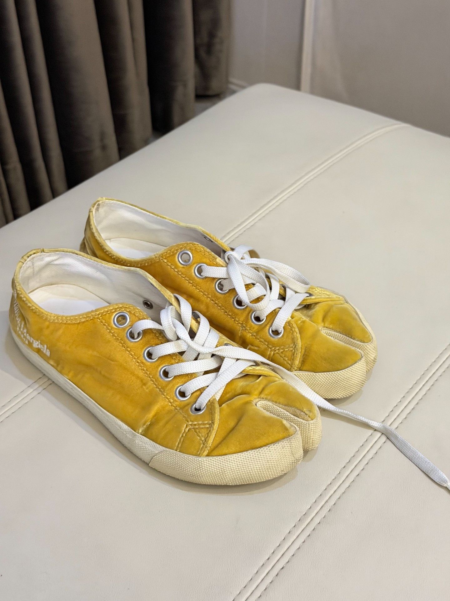Maison Margiela Maison Margiela Tabi Velvet Split-Toe Shoes Size US 6 / IT 36 - 2 Thumbnail