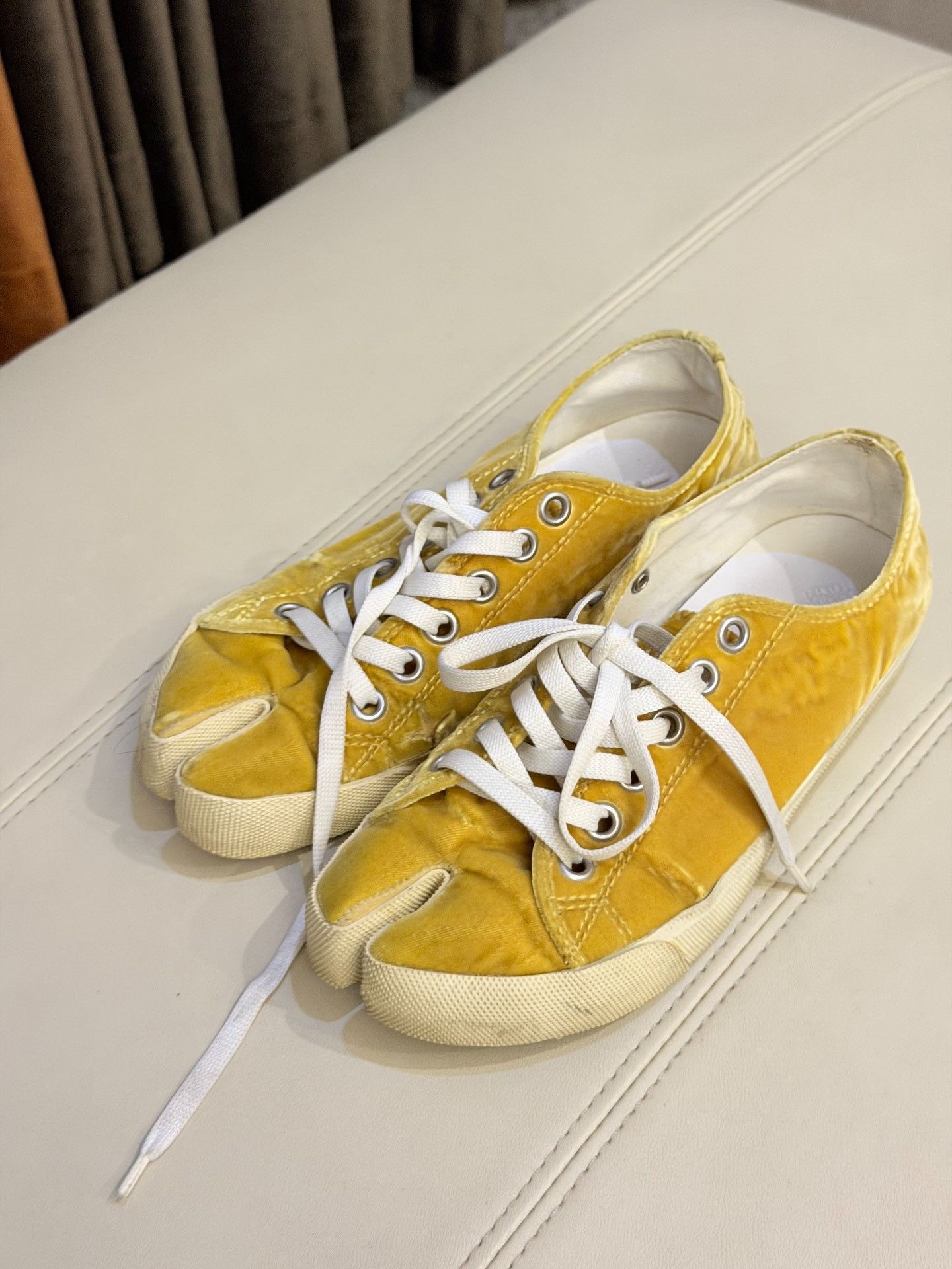 Maison Margiela Maison Margiela Tabi Velvet Split-Toe Shoes Size US 6 / IT 36 - 3 Thumbnail