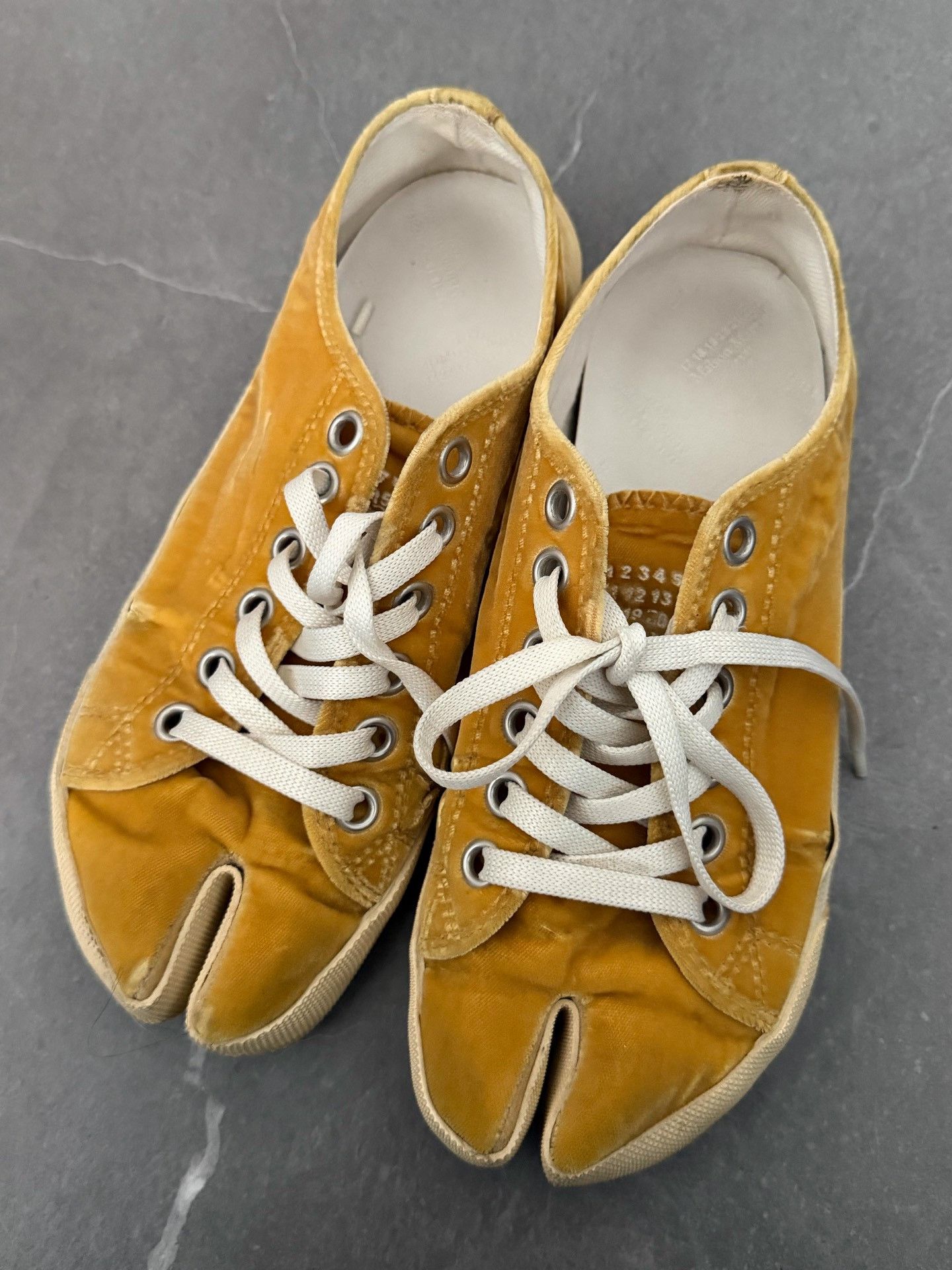 Maison Margiela Maison Margiela Tabi Yellow Velvet Shoes Size US 6 / IT 36 - 3 Thumbnail