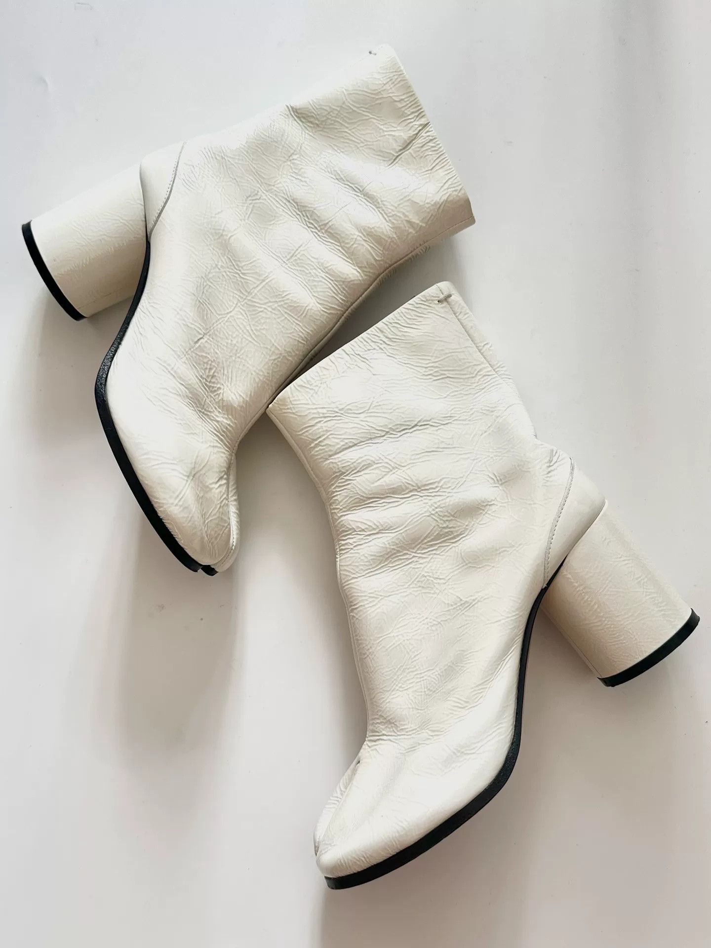 Maison Margiela Maison Margiela Tabi Toe Boots White Size US 7 / IT 37 - 2 Thumbnail
