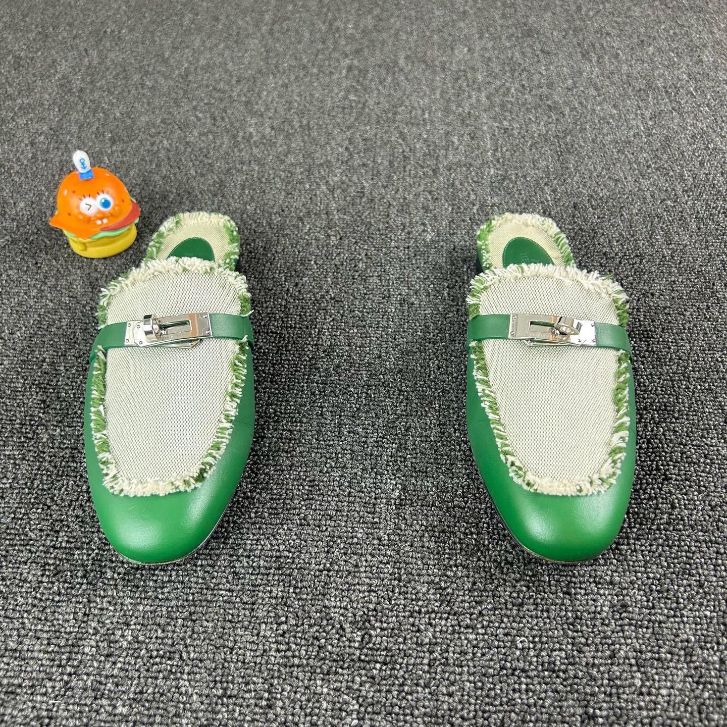 Hermes Hermes Women's Green Mules Size US 5 / IT 35 - 2 Thumbnail