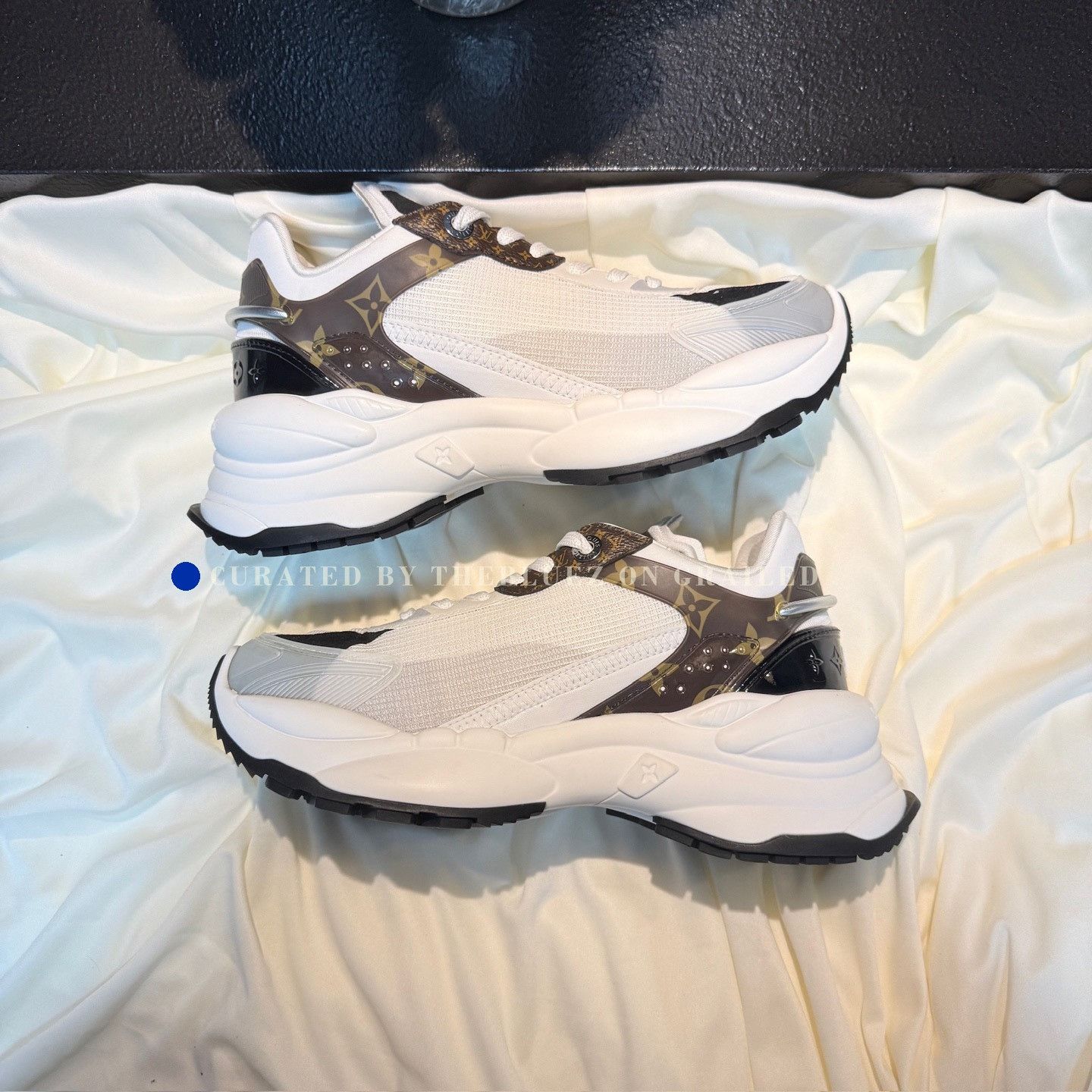 Louis Vuitton LV Run 55 Monogram Sneakers Size US 7 / IT 37 - 5 Thumbnail