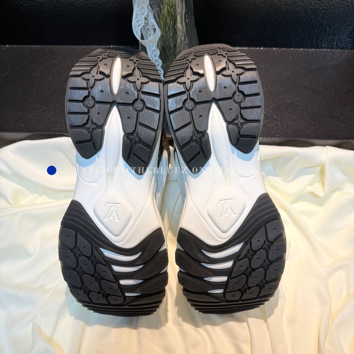 Louis Vuitton LV Run 55 Monogram Sneakers Size US 7 / IT 37 - 6 Thumbnail