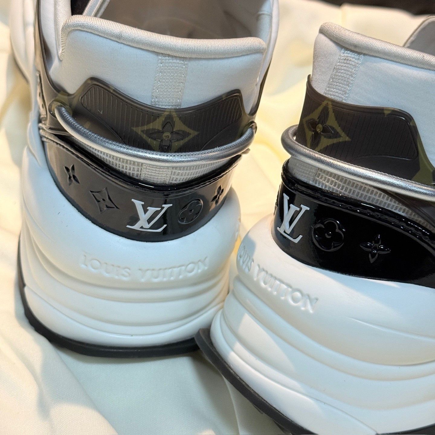 Louis Vuitton LV Run 55 Monogram Sneakers Size US 7 / IT 37 - 8 Thumbnail
