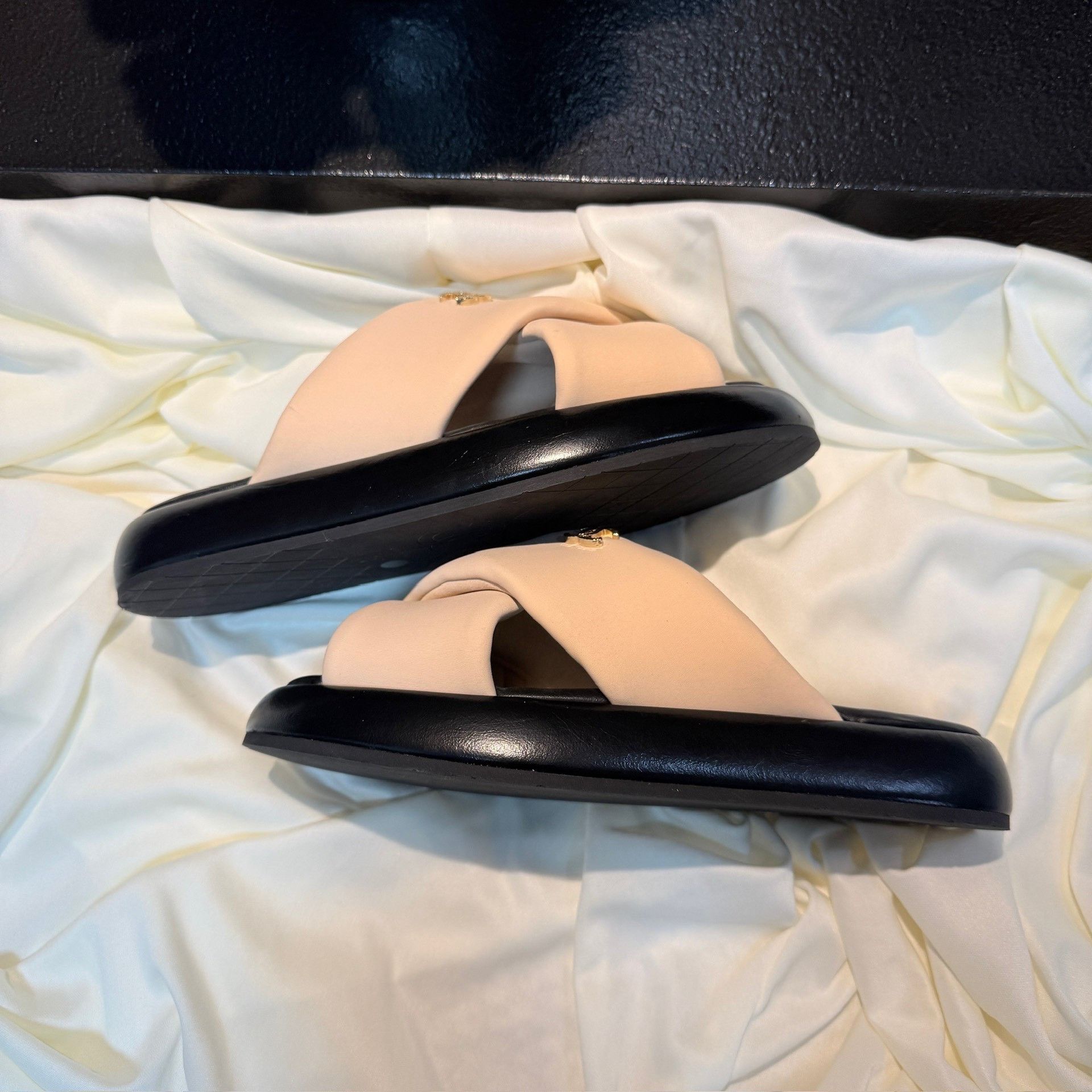 Chanel Chanel Double C Gold Logo Slippers Size US 4 / IT 34 - 5 Thumbnail