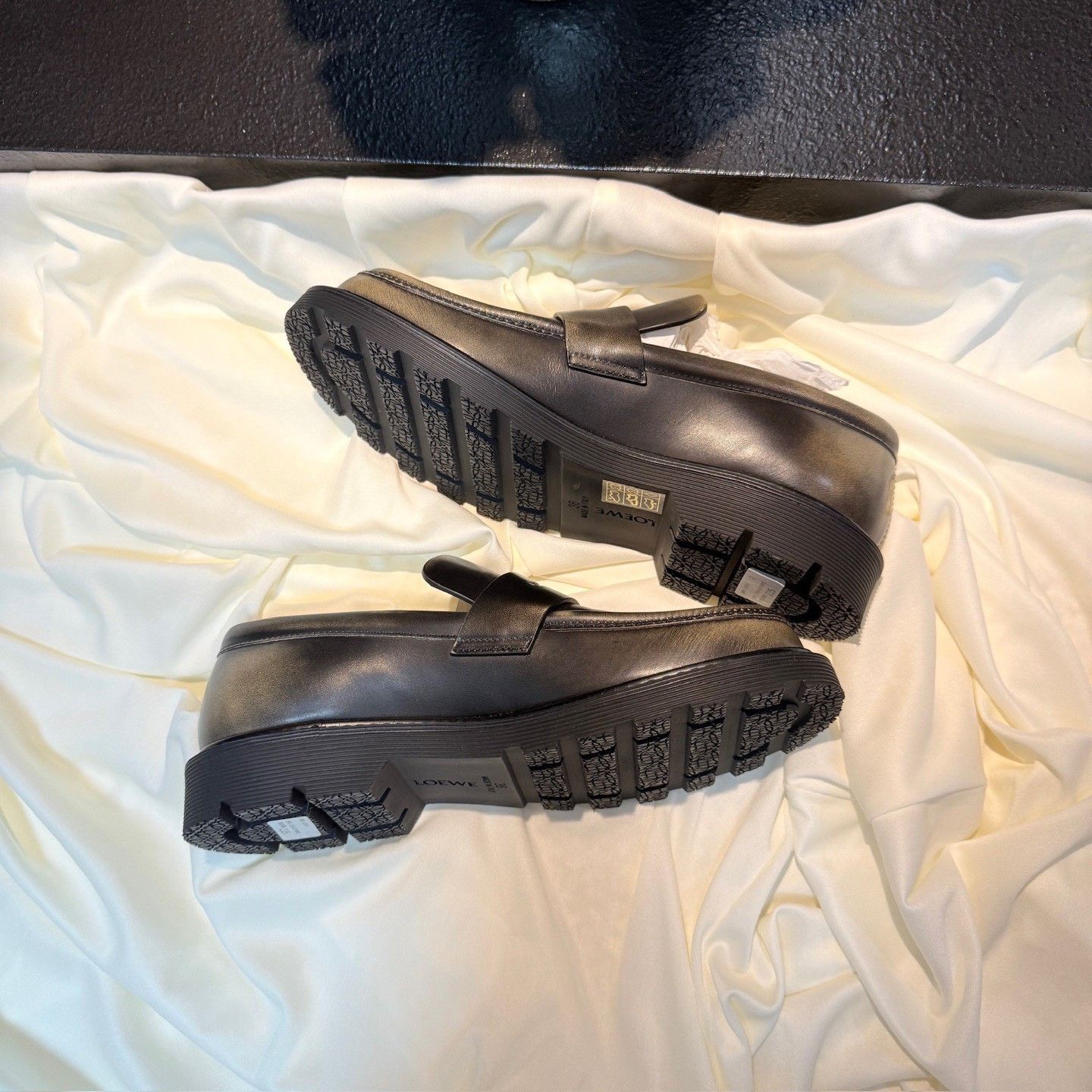 Loewe Loewe Metallic Copper Low-Heel Loafers Size US 5 / IT 35 - 4 Thumbnail