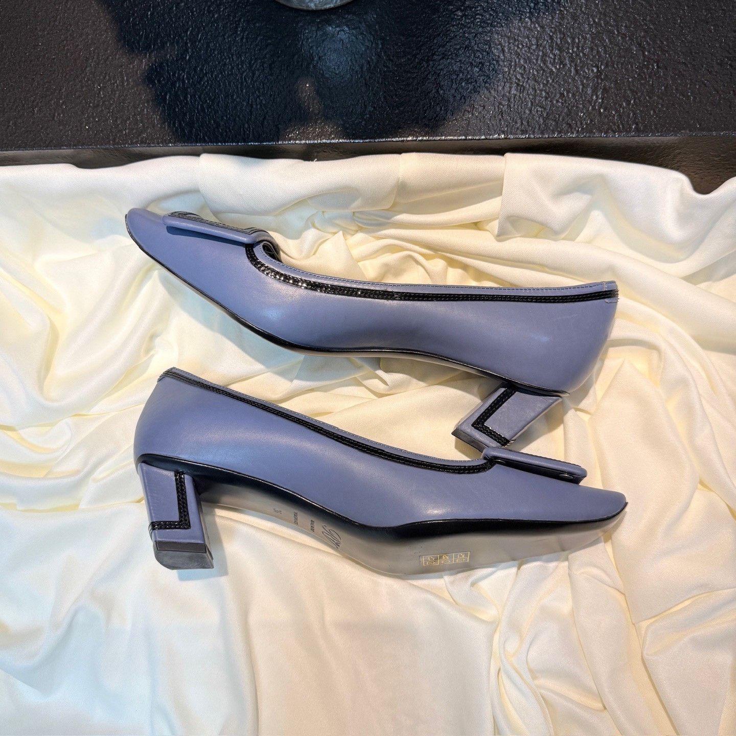 Roger Vivier Roger Vivier Black Blue Square Buckle Heels Size US 5 / IT 35 - 4 Thumbnail