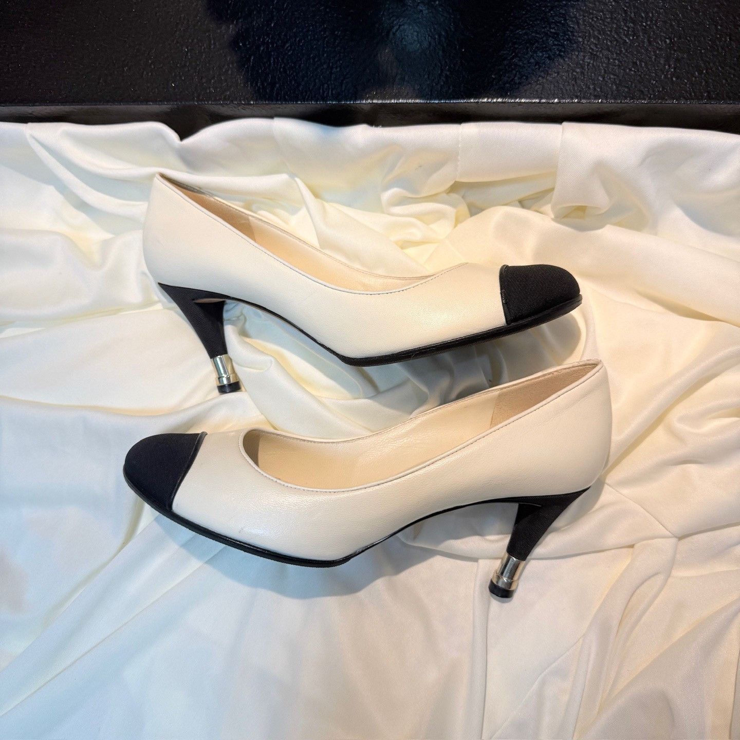 Chanel Chanel Black White Mary Jane Heels Size US 6.5 / IT 36.5 - 5 Thumbnail