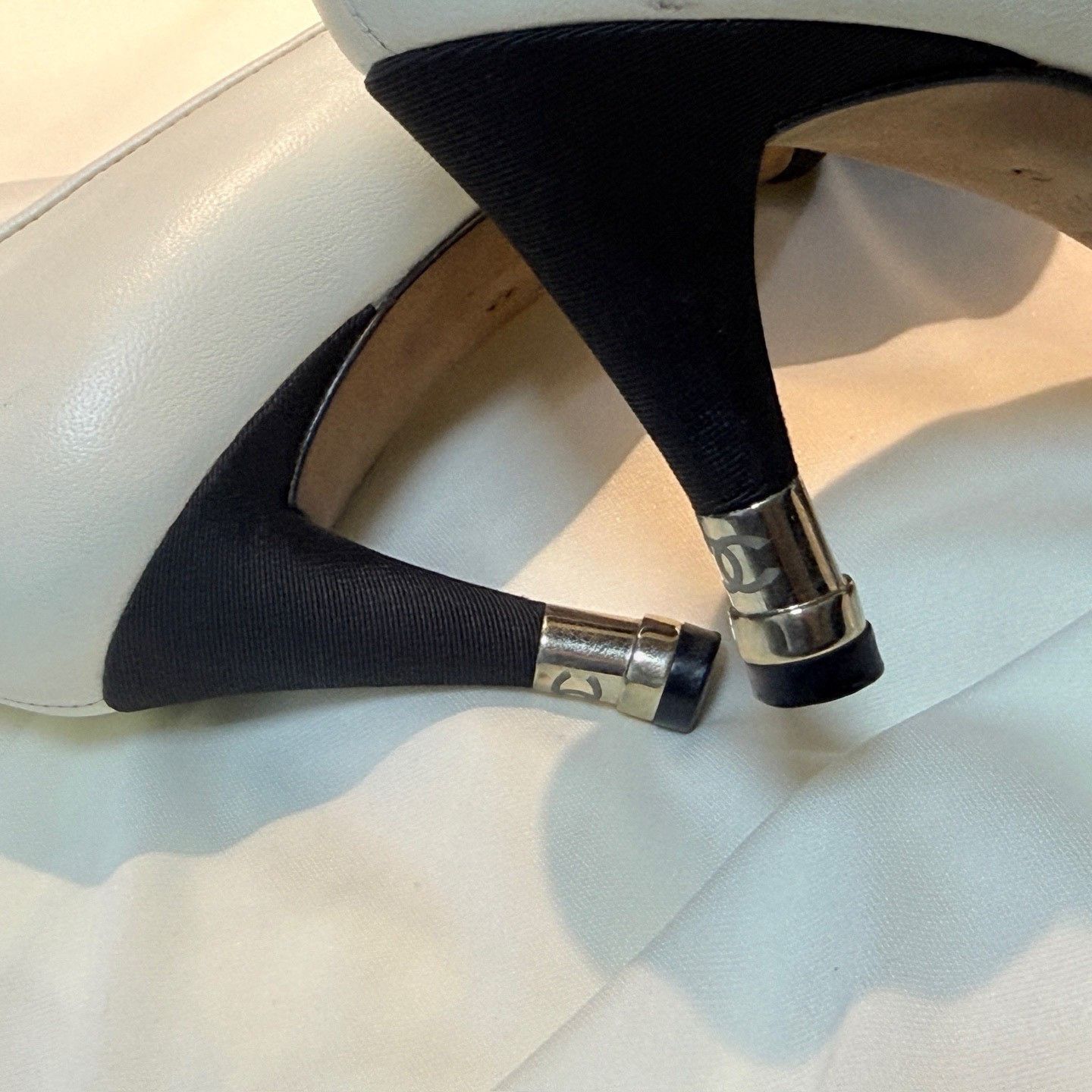 Chanel Chanel Black White Mary Jane Heels Size US 6.5 / IT 36.5 - 8 Thumbnail