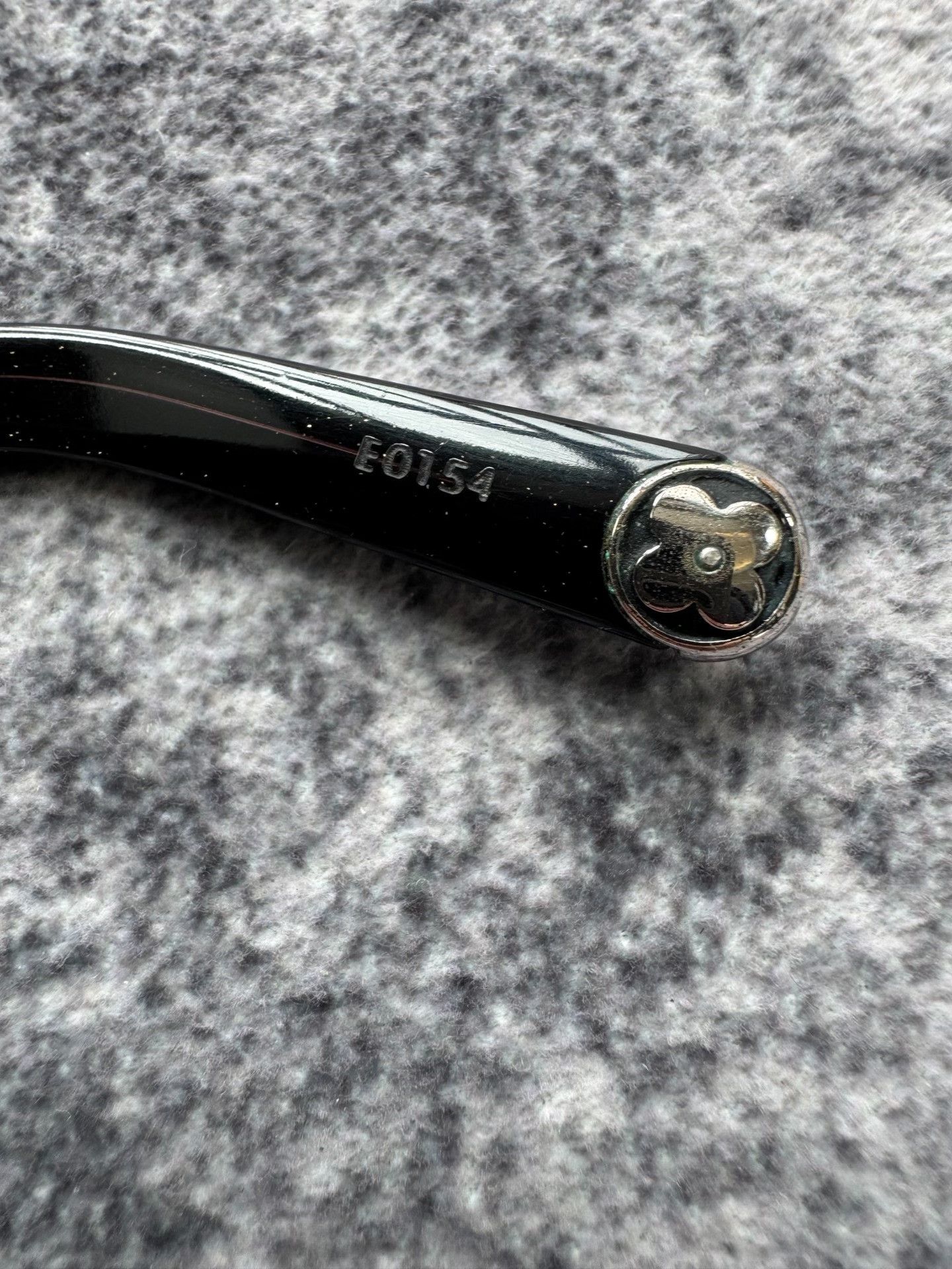 Louis Vuitton Louis Vuitton Glitter Gradient Sunglasses Size ONE SIZE - 7 Thumbnail