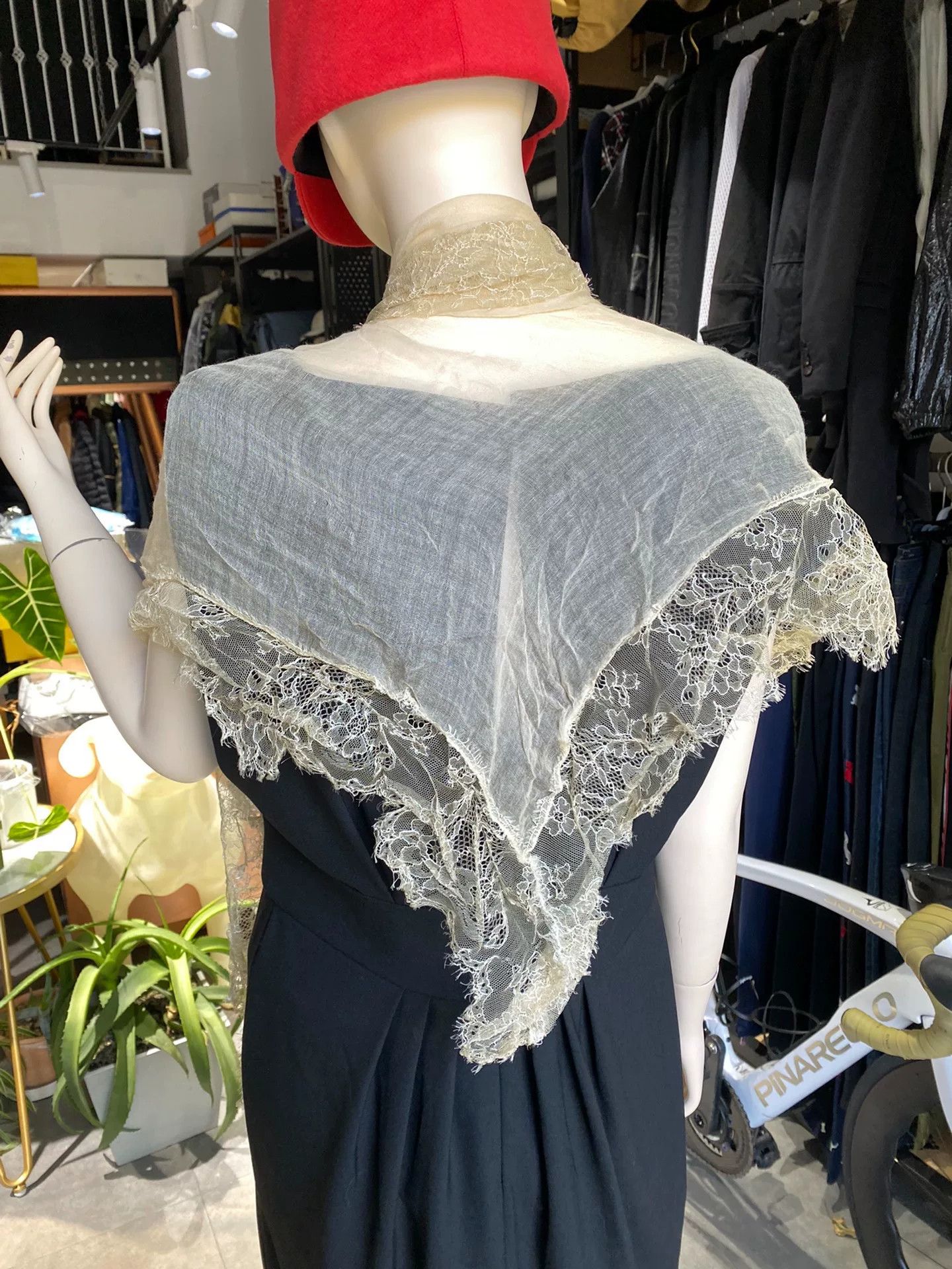 Faliero Sarti Faliero Sarti Women's Cashmere Lace Scarf Size ONE SIZE - 3 Thumbnail
