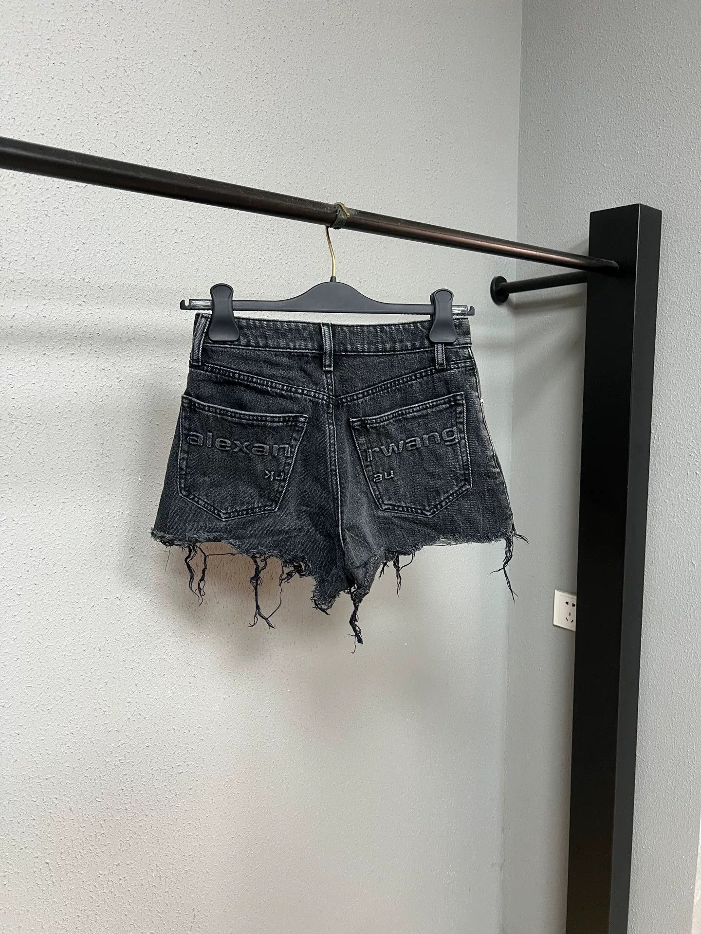 Alexander Wang Alexander Wang Distressed Shorts Size 25" / US 0 / IT 36 - 2 Thumbnail