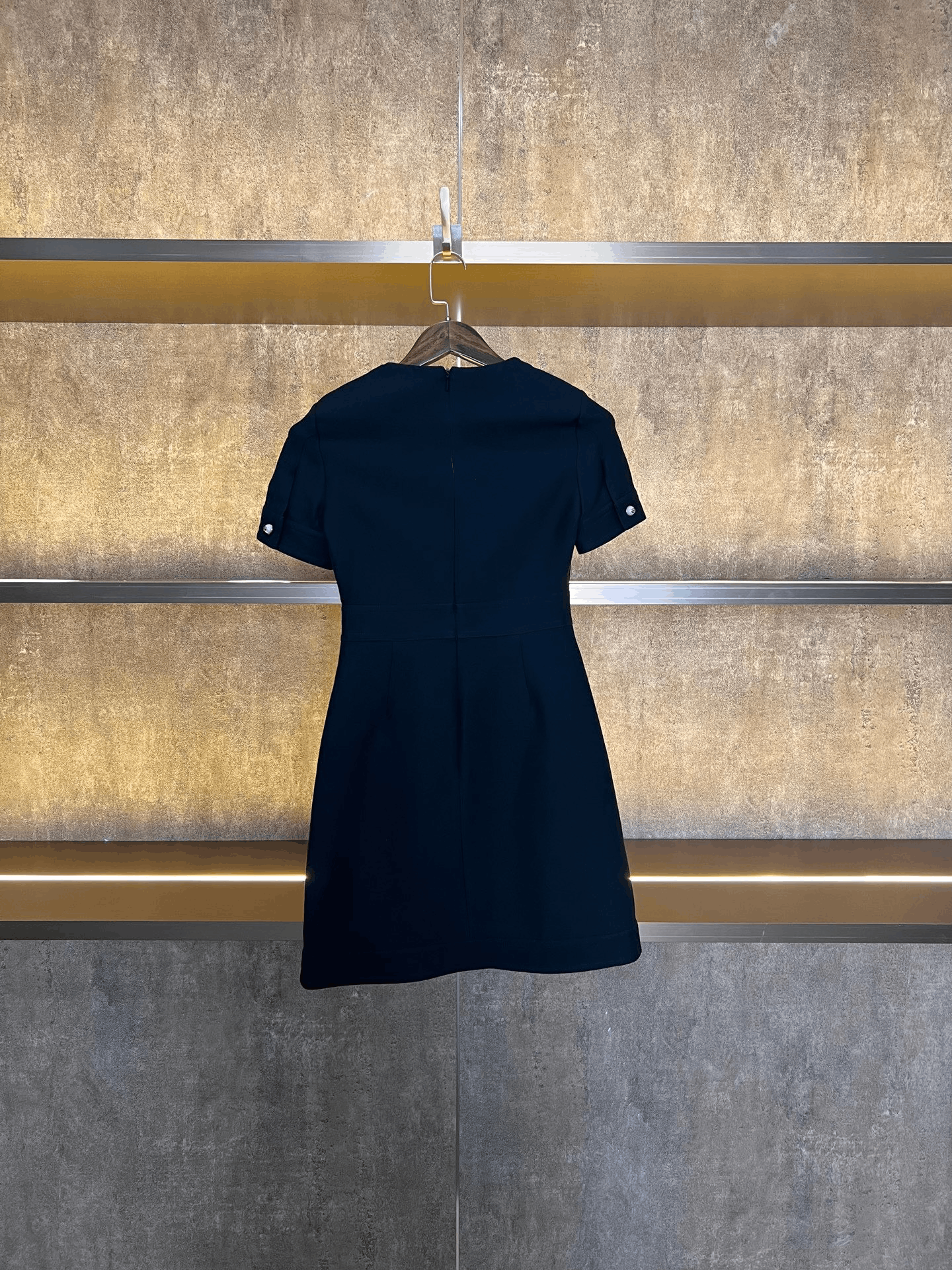 Gucci Gucci Pearl Button Dress Size XS / US 0-2 / IT 36-38 - 2 Thumbnail