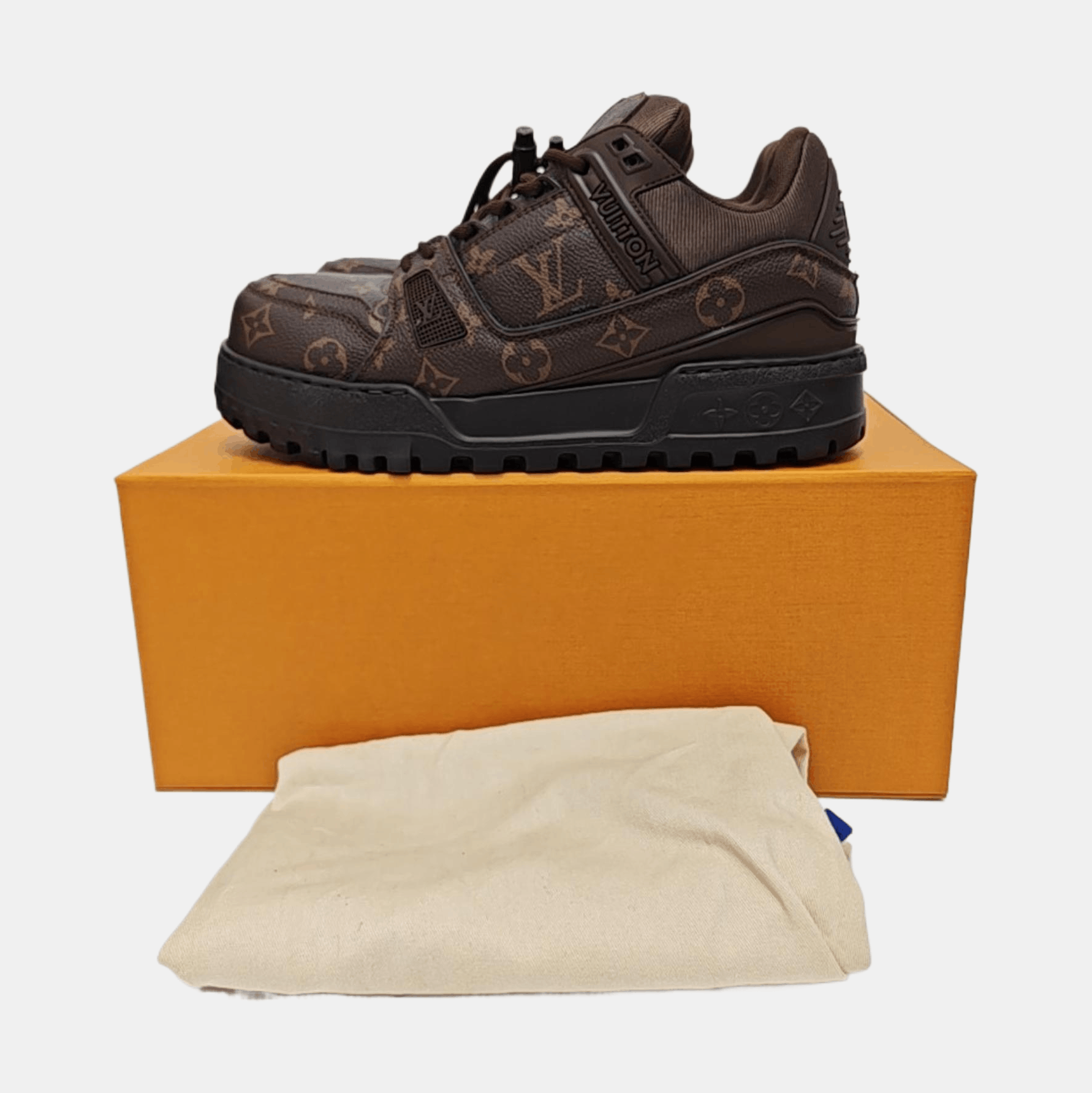 Louis Vuitton Louis Vuitton Monogram Leather Sneakers Size 36.5 Size US 6.5 / IT 36.5 - 6 Thumbnail
