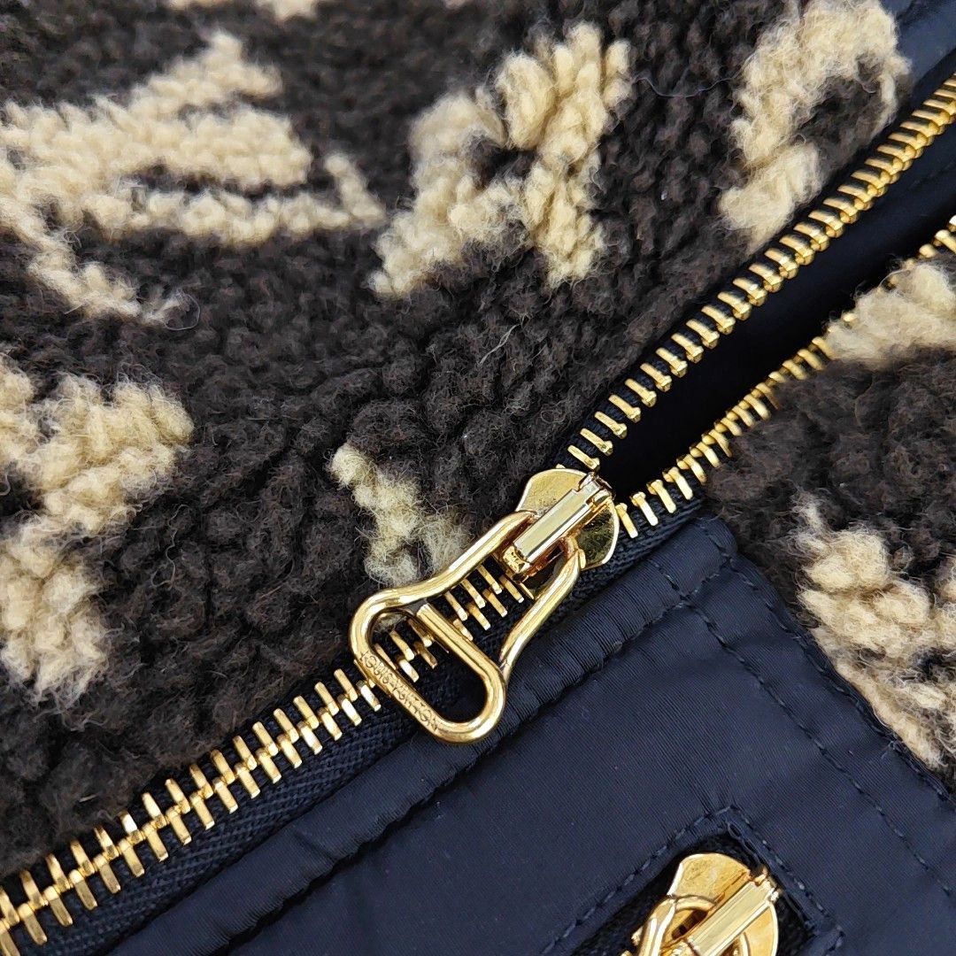 Louis Vuitton Louis Vuitton Monogram Fleece Hooded Jacket Size 34 Size XS / US 0-2 / IT 36-38 - 5 Thumbnail