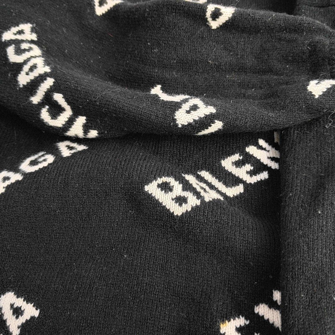 Balenciaga Balenciaga All Over Logo Wool Sweater Size XS Size XS / US 0-2 / IT 36-38 - 8 Thumbnail