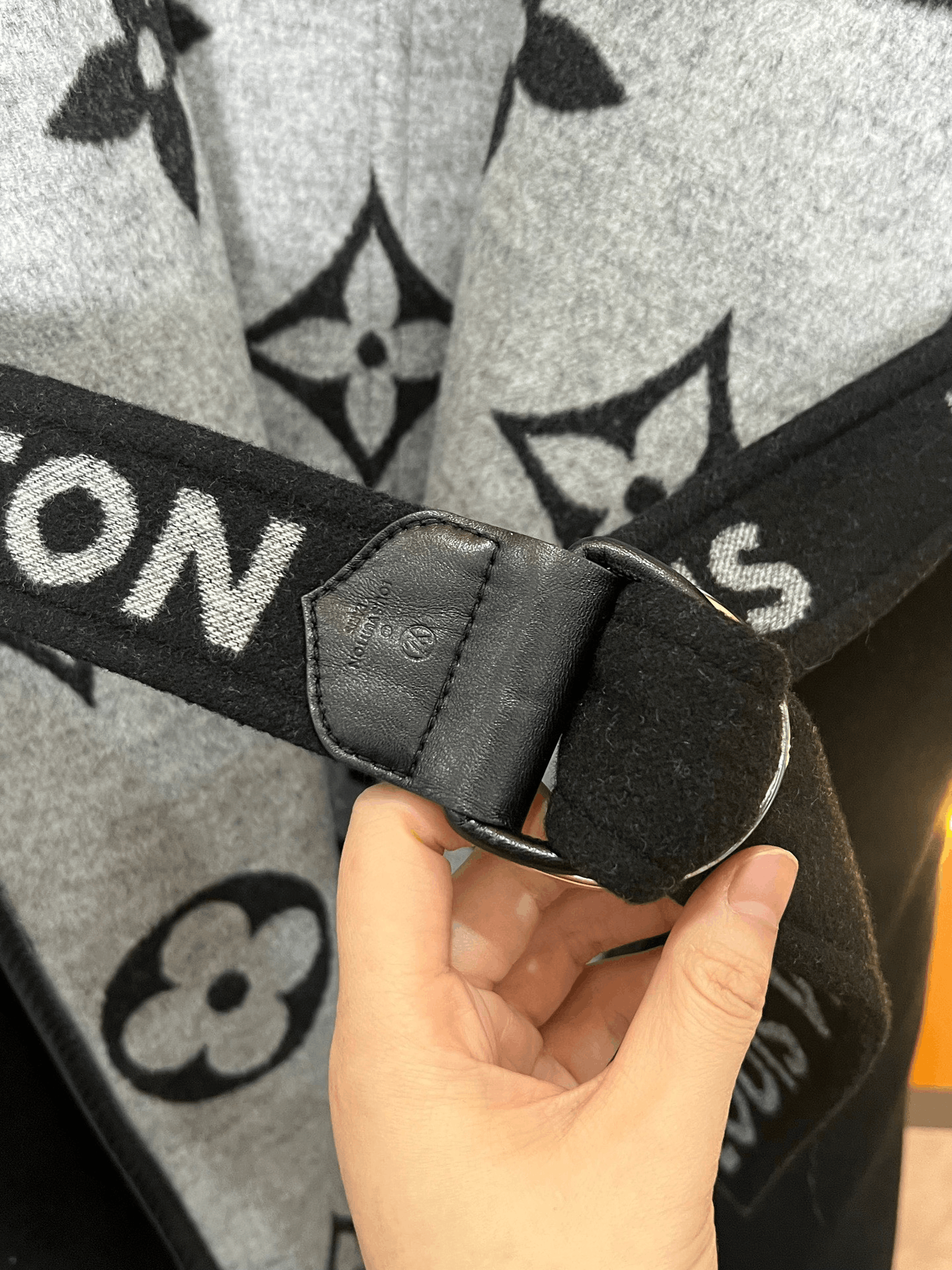 Louis Vuitton LV Wool Full Logo Coat Size XXS / US 00 / IT 34 - 3 Thumbnail