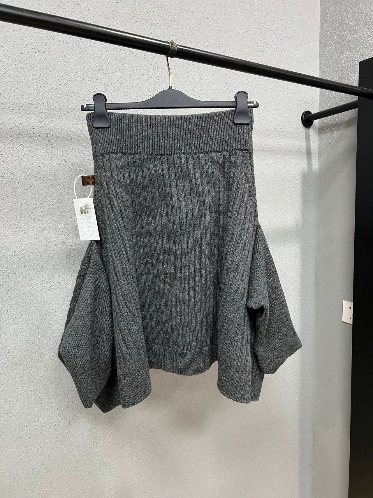 Louis Vuitton LV Irregular Cashmere Skirt Size 40" / US 18 - 2 Thumbnail