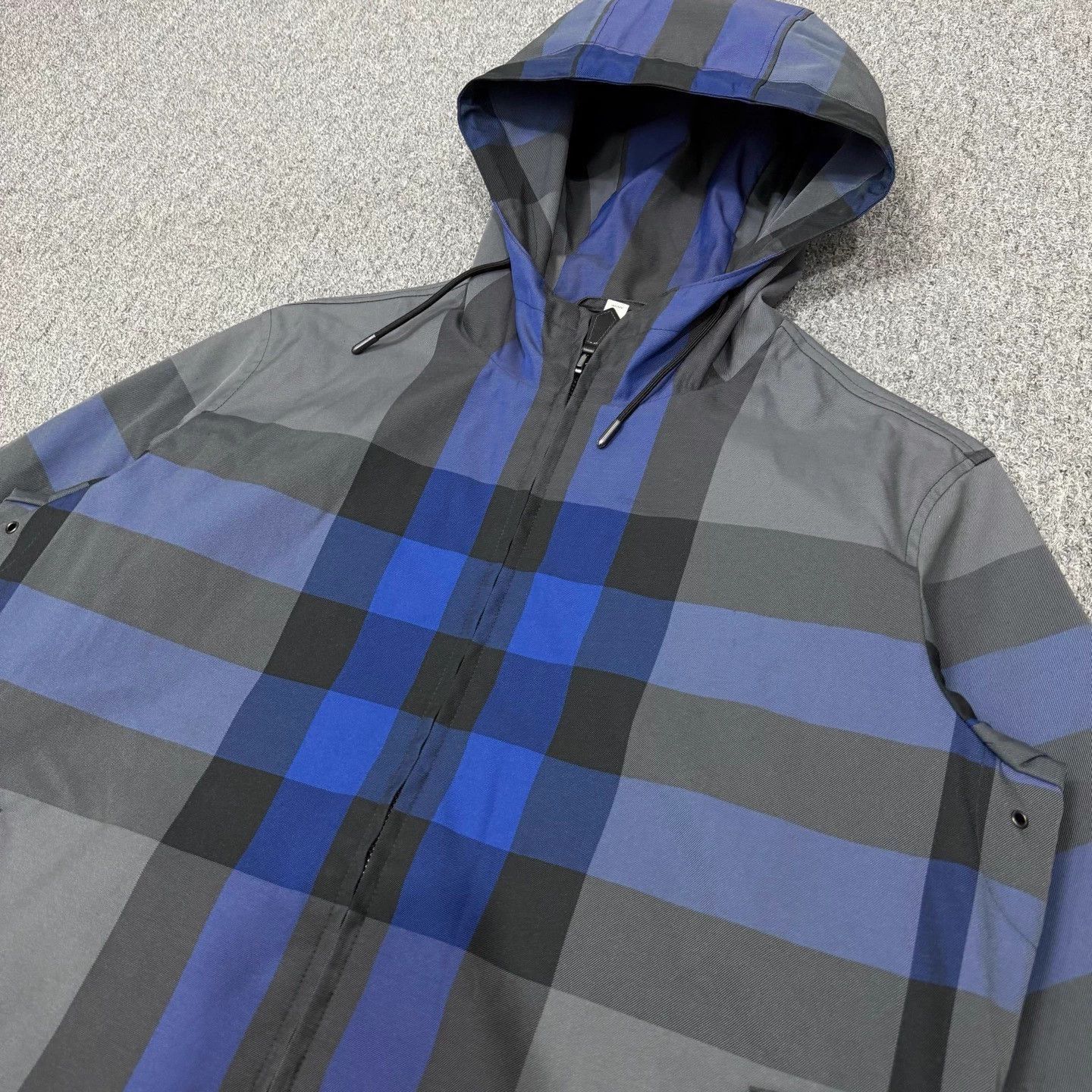 Burberry Multi Plaid Hooded Light Jacket Size M Size US M / EU 48-50 / 2 - 3 Thumbnail