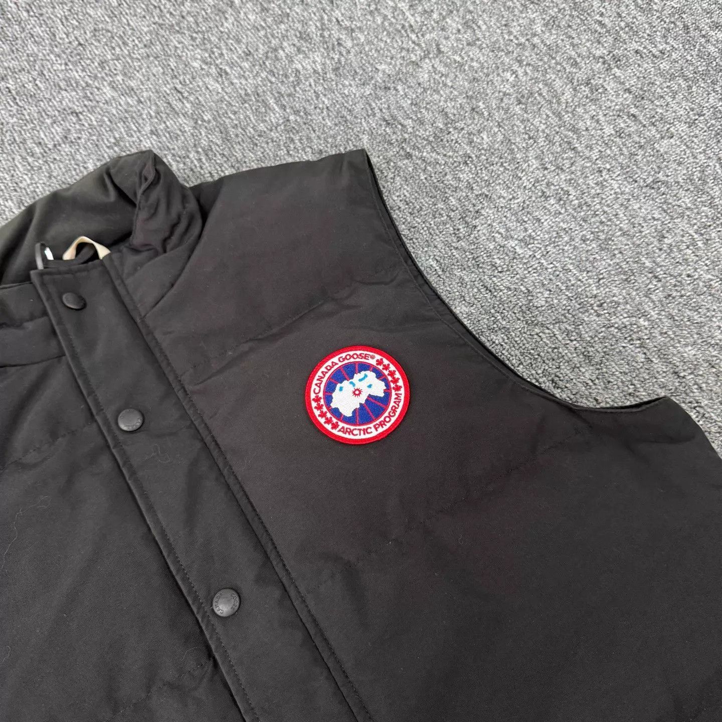 Canada Goose Black Puffer Vest with Button Closure - Size L Size US L / EU 52-54 / 3 - 4 Thumbnail