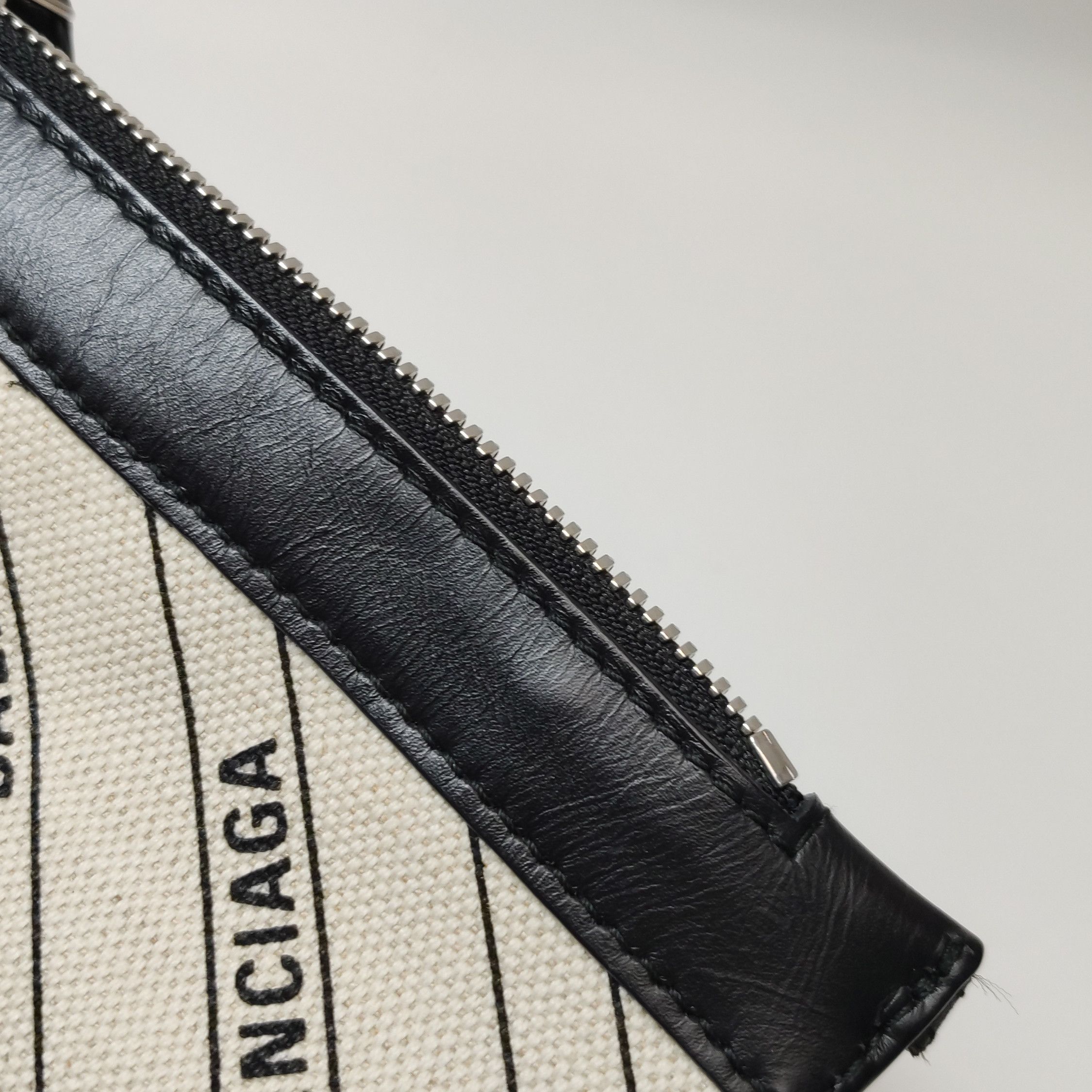 Balenciaga Balenciaga Women os Tote Bags Size ONE SIZE - 20 Thumbnail