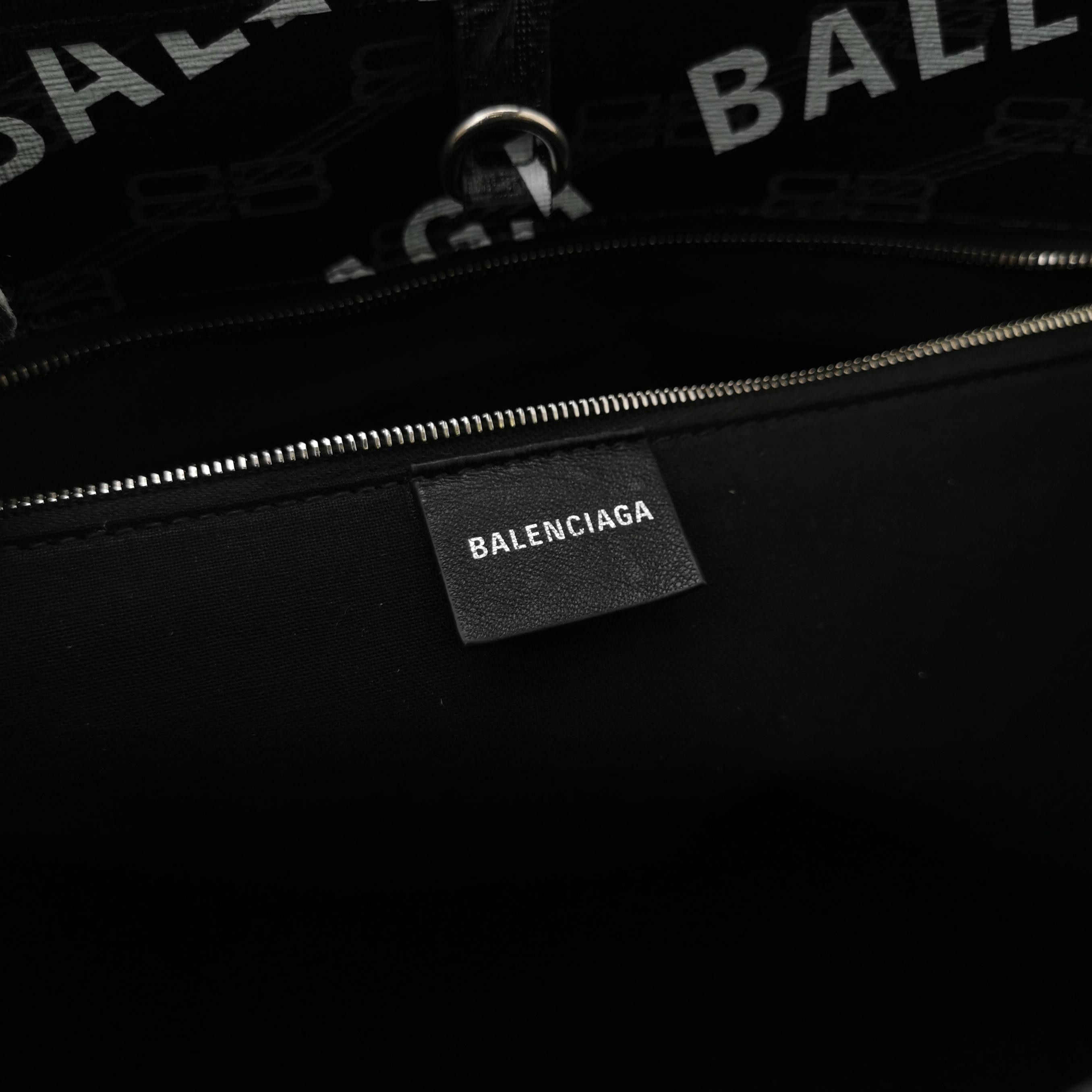 Balenciaga Balenciaga Women os Shoulder Bags Size ONE SIZE - 8 Thumbnail