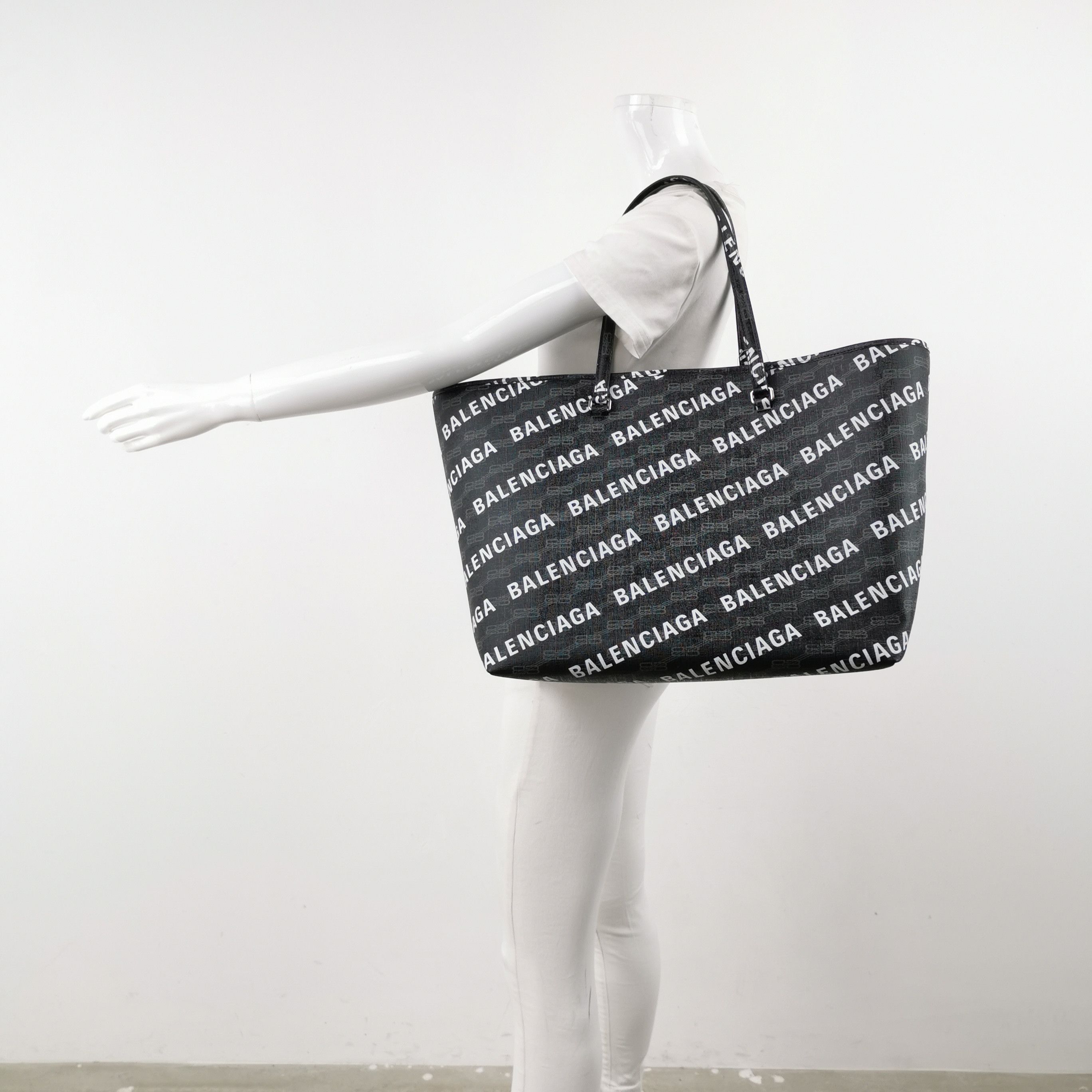 Balenciaga Balenciaga Women os Shoulder Bags Size ONE SIZE - 2 Thumbnail