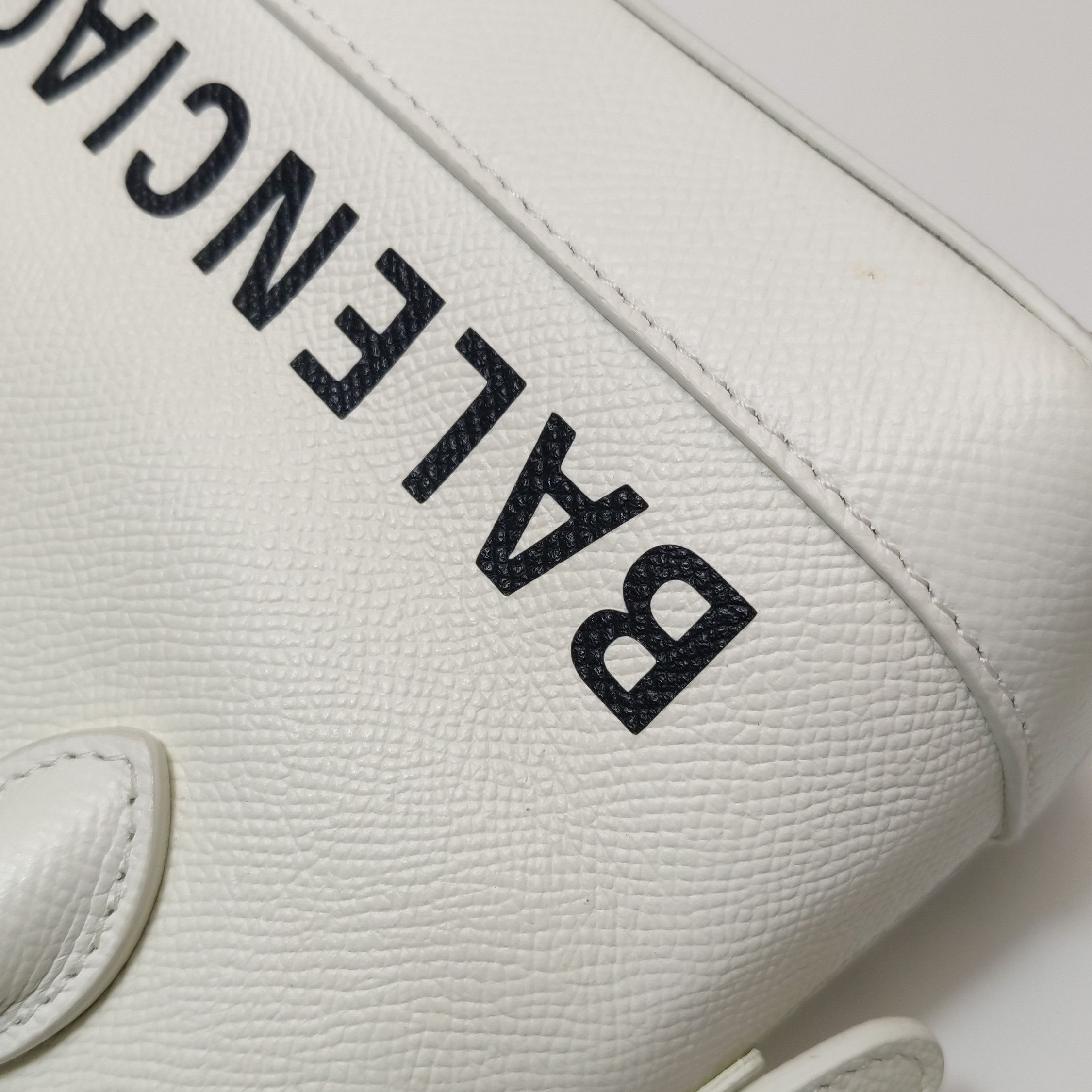 Balenciaga Balenciaga Women os Shoulder Bags Size ONE SIZE - 23 Thumbnail