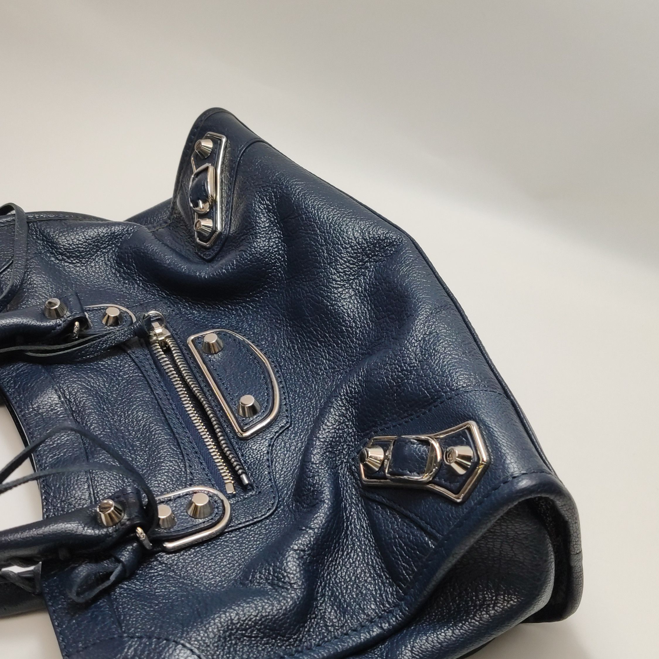 Balenciaga Balenciaga Women os Shoulder Bags Size ONE SIZE - 19 Thumbnail