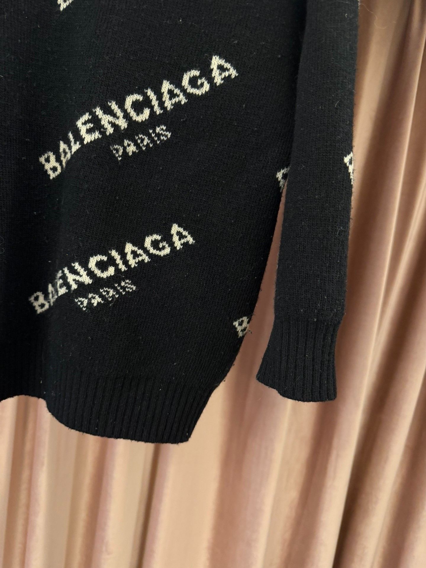 Balenciaga Balenciaga All Over Logo Knit Sweater Size 34 Size XXS / US 00 / IT 34 - 4 Thumbnail