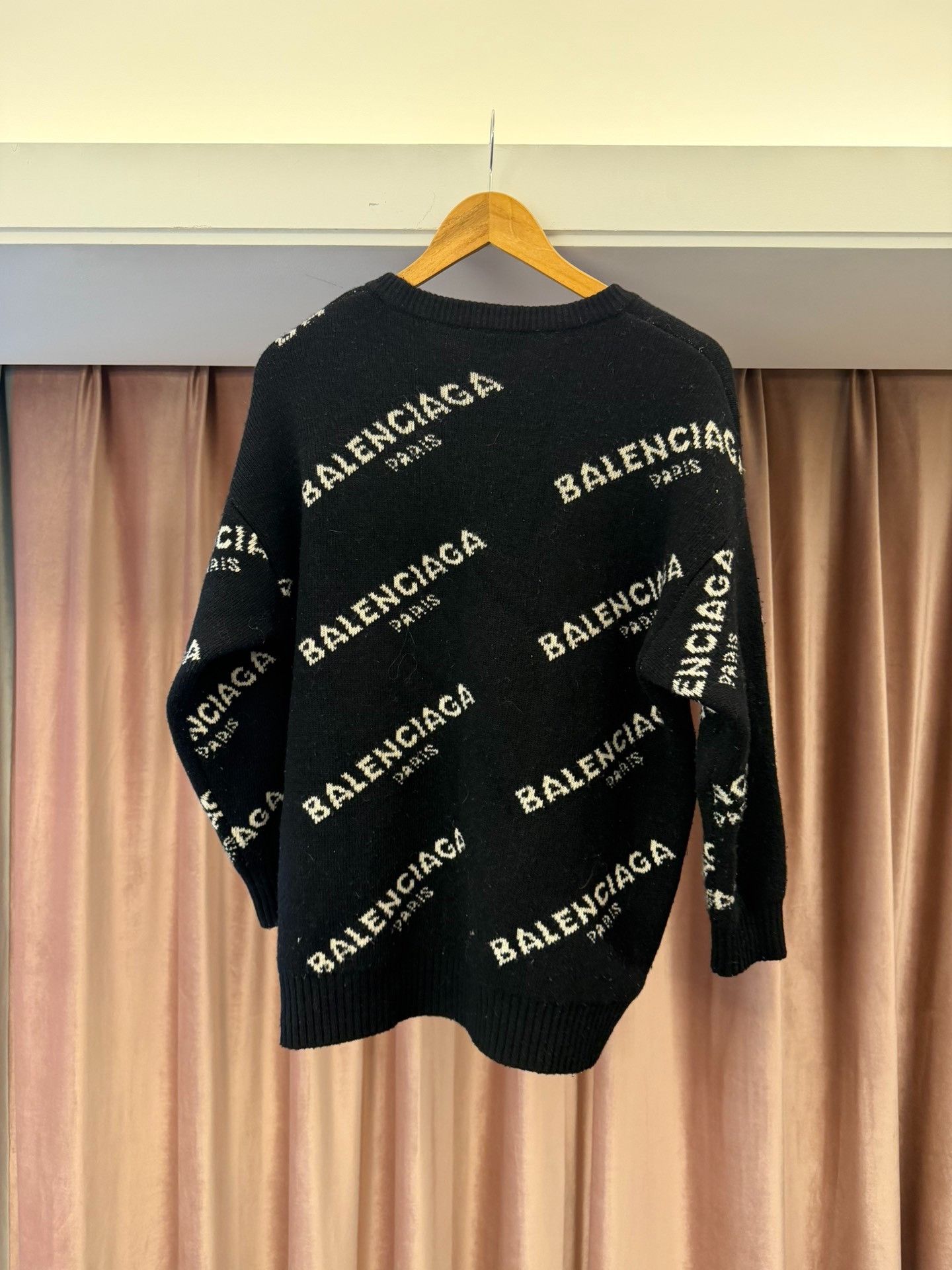 Balenciaga Balenciaga All Over Logo Knit Sweater Size 34 Size XXS / US 00 / IT 34 - 3 Thumbnail