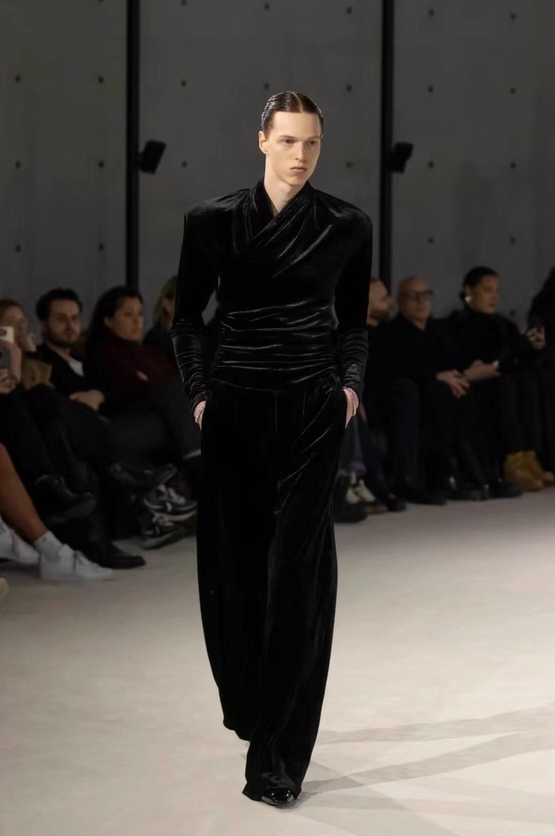Saint Laurent Paris Saint Laurent Velvet Shirt Size L Size US L / EU 52-54 / 3 - 9 Thumbnail