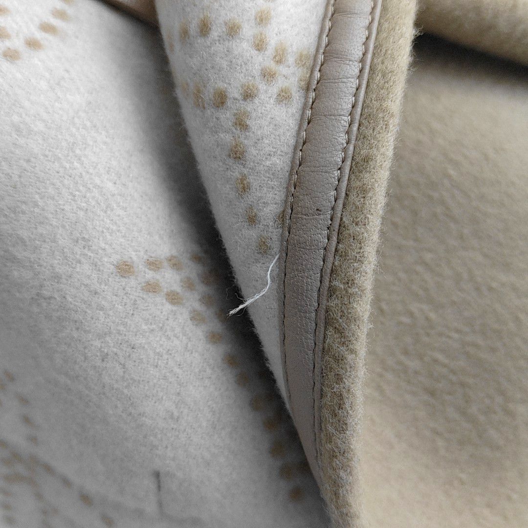 Louis Vuitton Louis Vuitton Monogram Cape Size One Size Size ONE SIZE - 5 Thumbnail