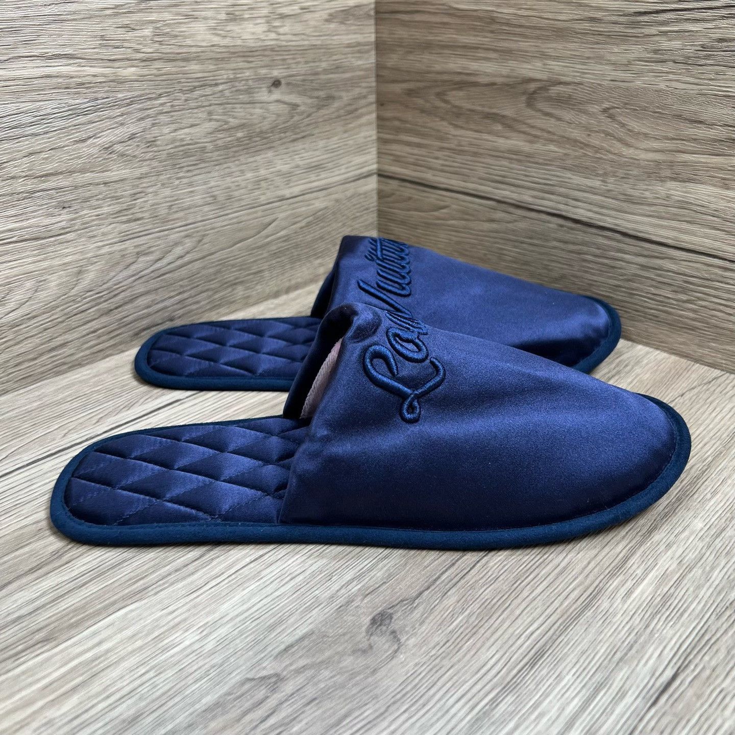 Louis Vuitton Louis Vuitton Embroidered Satin Suite Slippers Size 38 Size US 8 / IT 38 - 5 Thumbnail