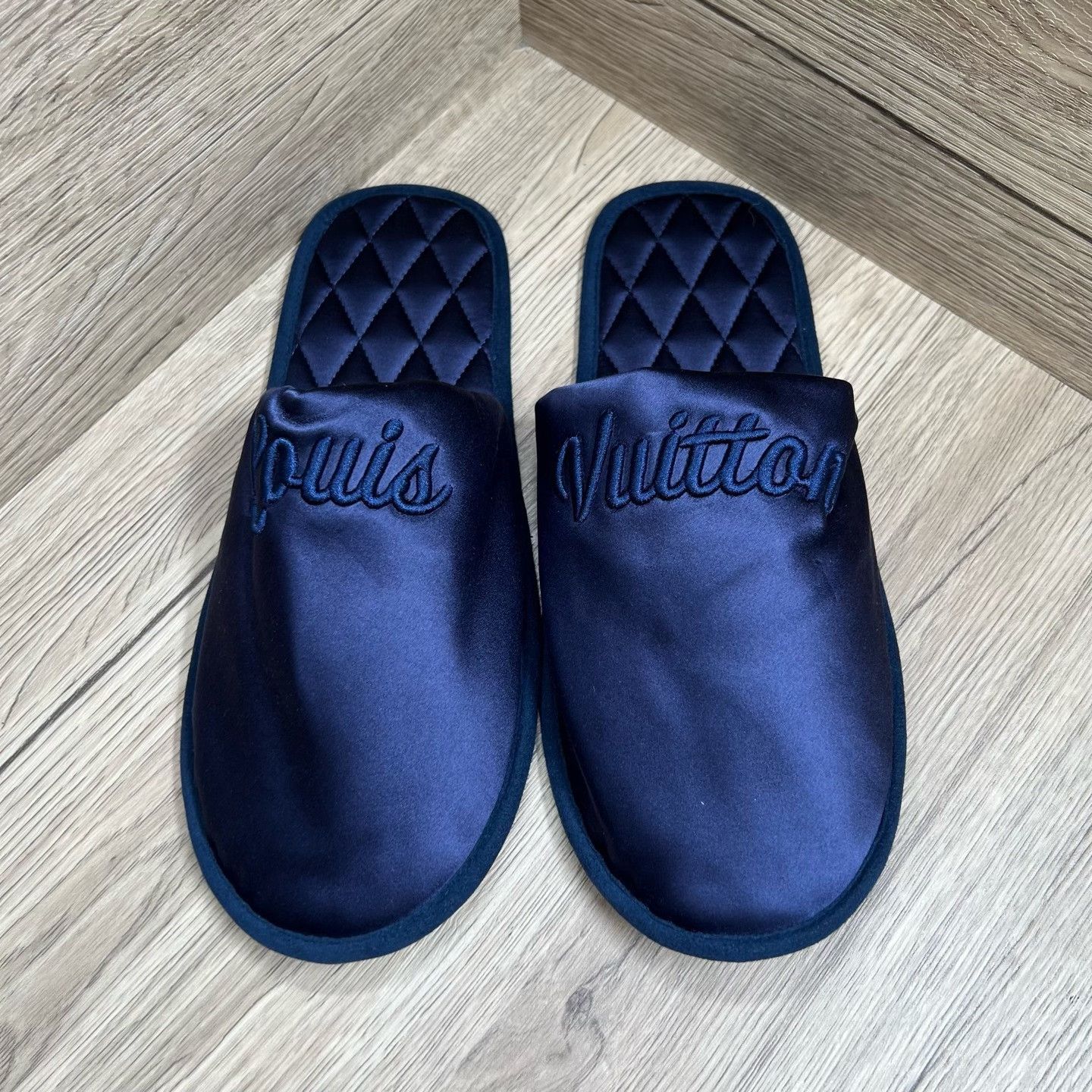 Louis Vuitton Louis Vuitton Embroidered Satin Suite Slippers Size 38 Size US 8 / IT 38 - 4 Thumbnail