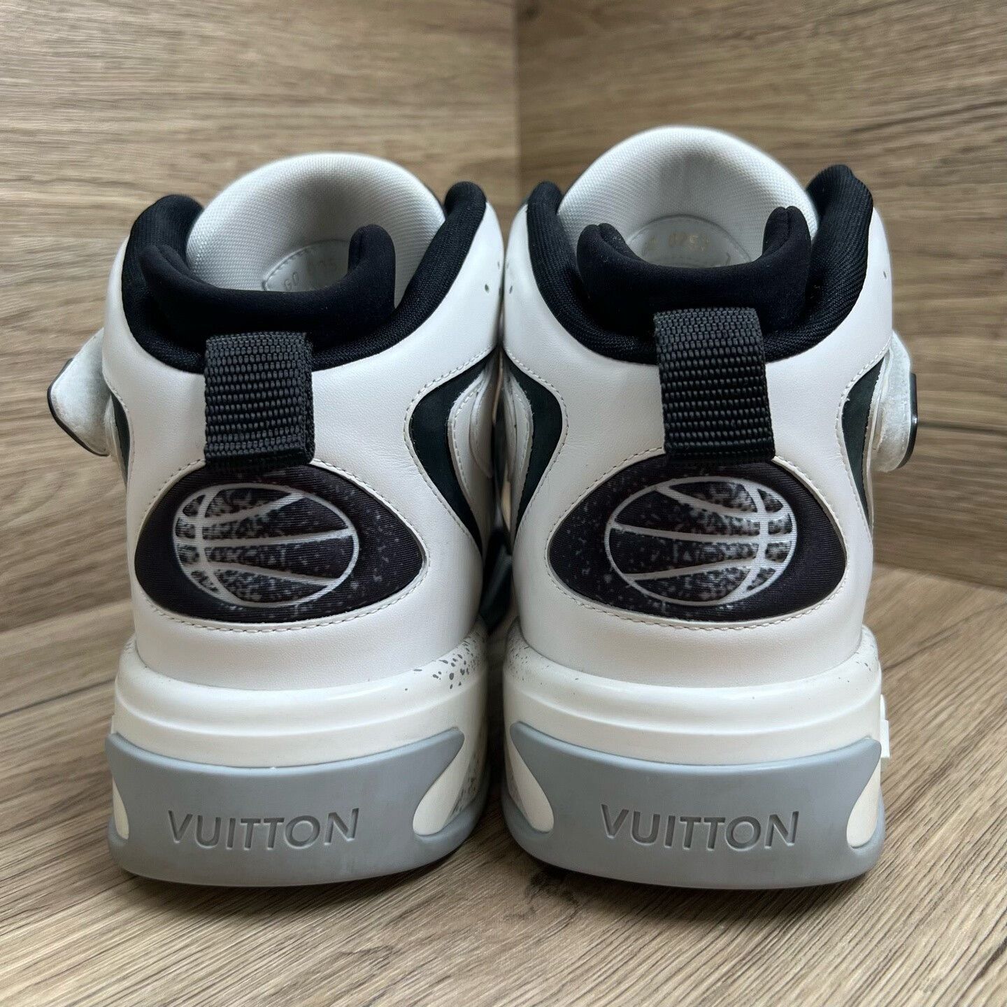 Louis Vuitton Louis Vuitton Trainer 2 Mid Sneakers Size 8 Size US 8 / EU 41 - 6 Thumbnail