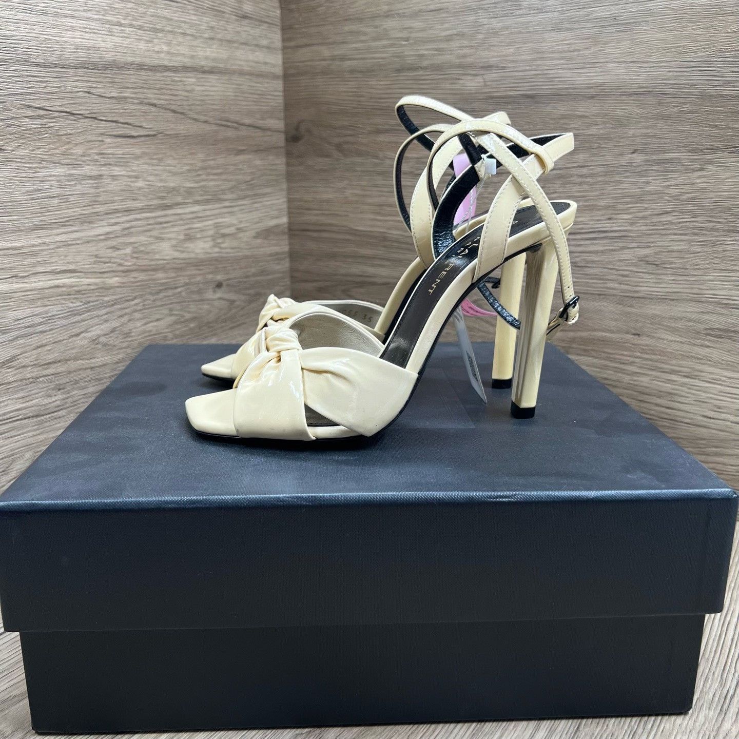 Saint Laurent Paris Saint Laurent Patent Leather Bow Heels Size 35 Size US 4 / IT 34 - 2 Thumbnail