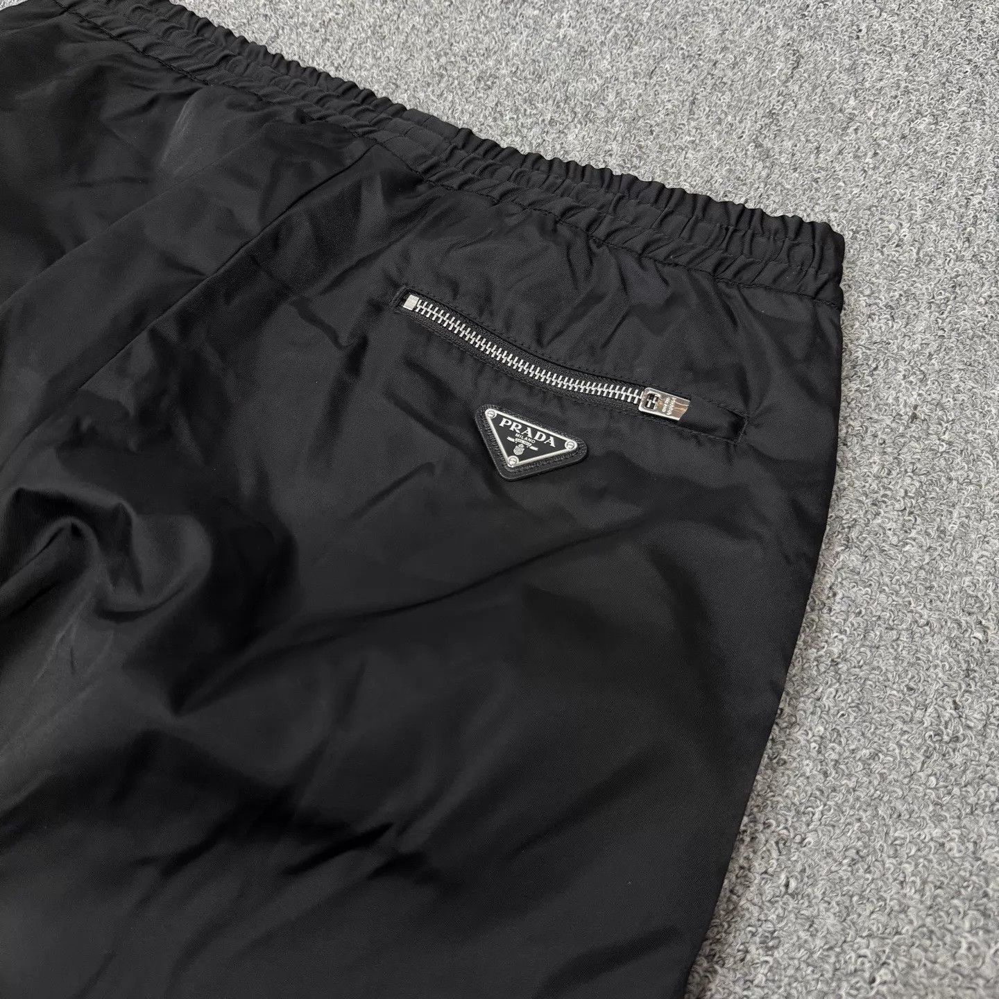 Prada Black Elastic Waist Sweatpants with Zipper Pockets Size US 32 / EU 48 - 3 Thumbnail