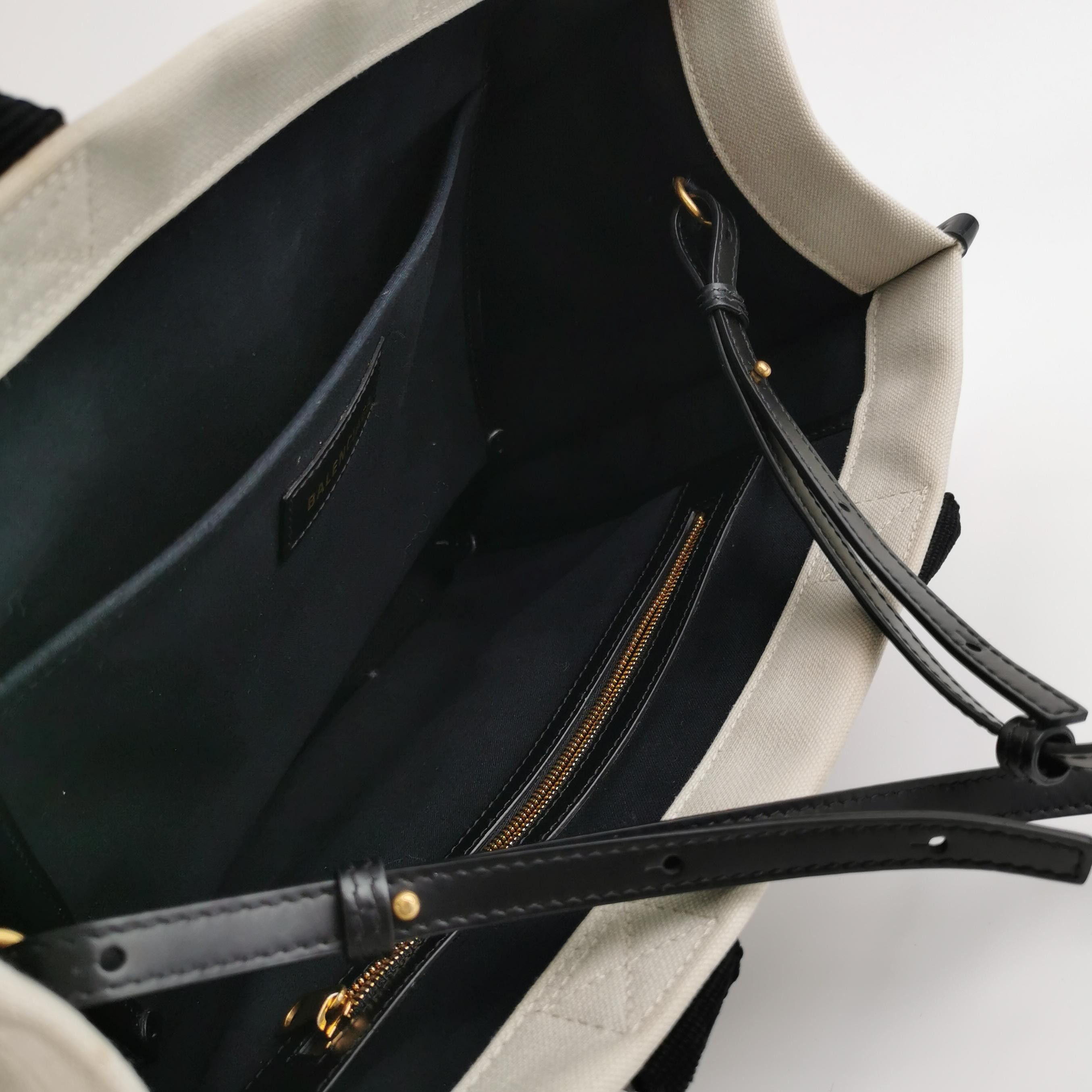 Balenciaga Balenciaga Women os Shoulder Bags Size ONE SIZE - 7 Thumbnail